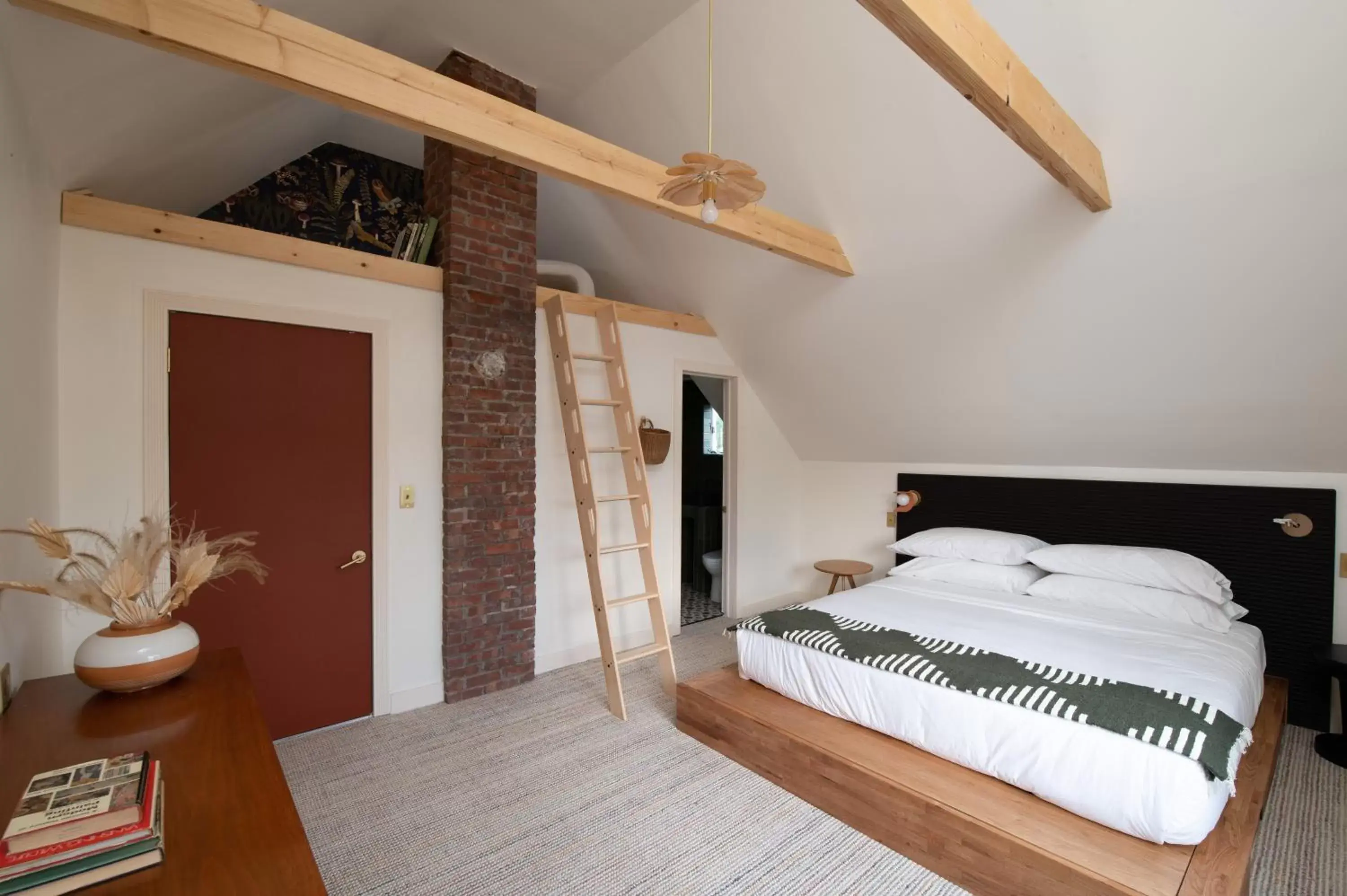 King Room in Eastwind Hotel Lake Placid King Room in Eastwind Hotel Lake Placid