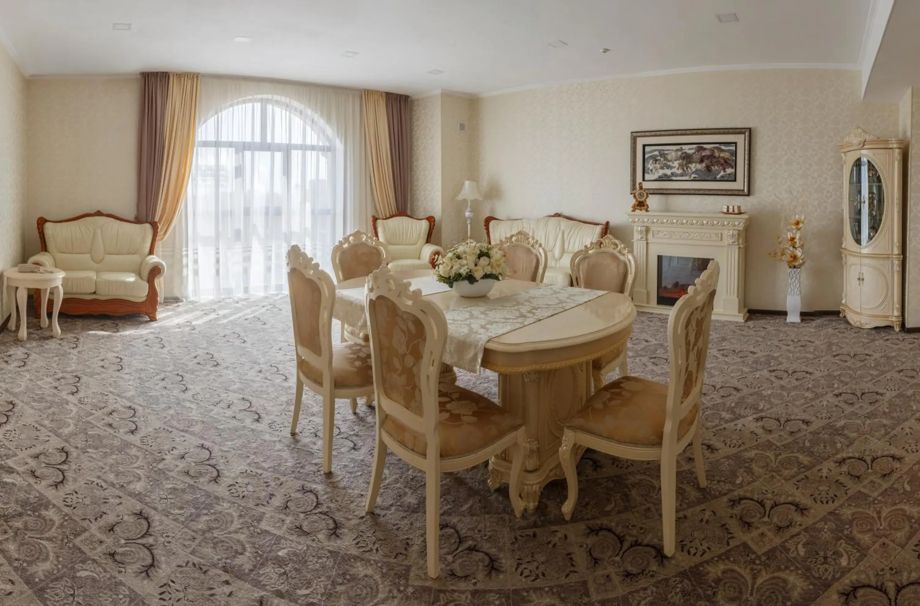 Photo of the whole room, Dining Area in Plaza Hotel Bishkek