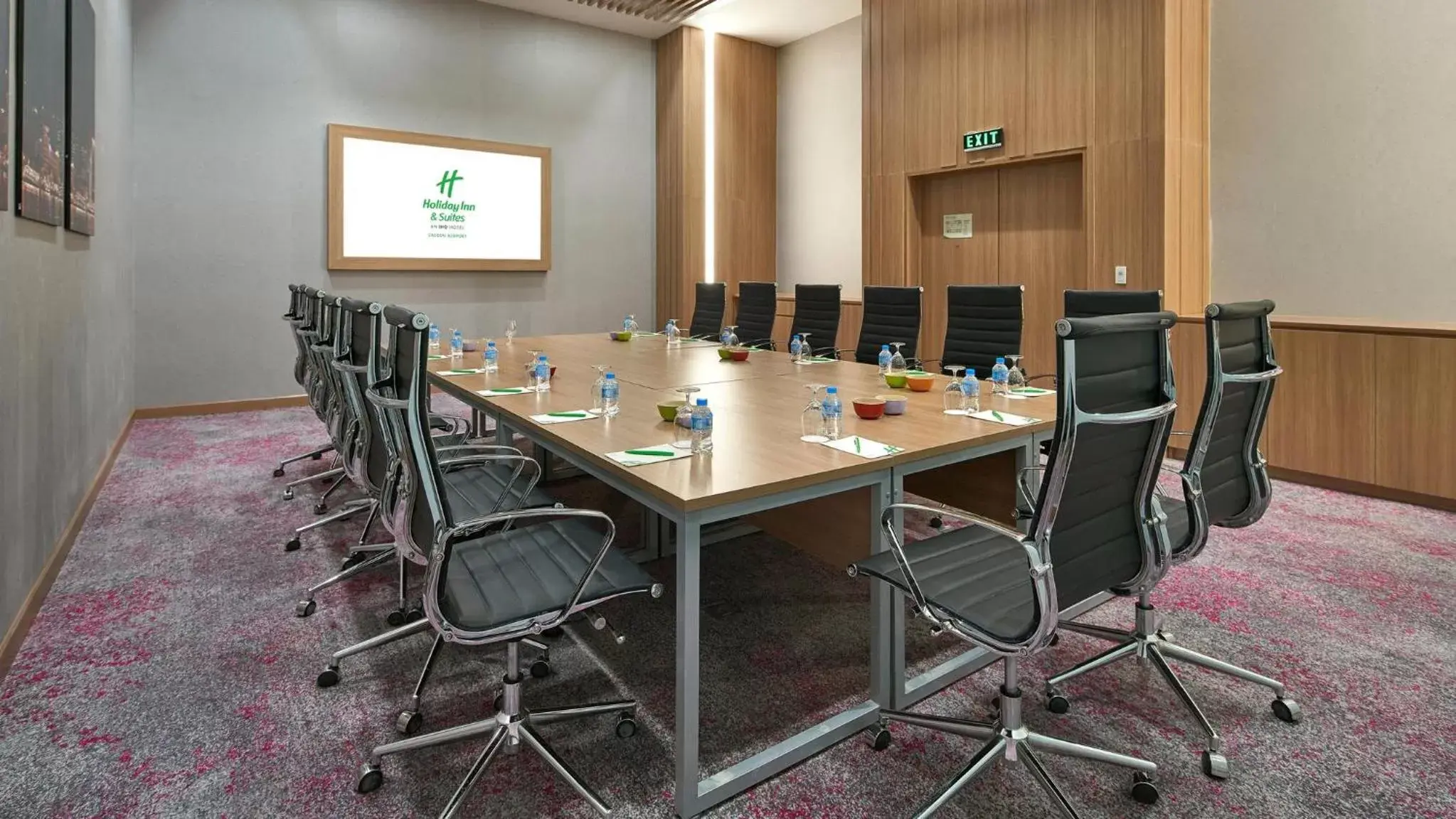 Meeting/conference room in Holiday Inn & Suites Saigon Airport, an IHG Hotel