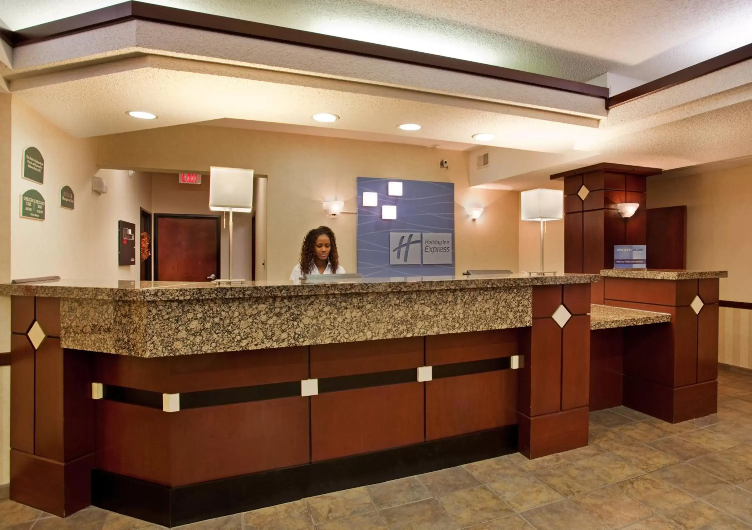 Property building, Lobby/Reception in Holiday Inn Express & Suites Lansing-Leavenworth, an IHG Hotel
