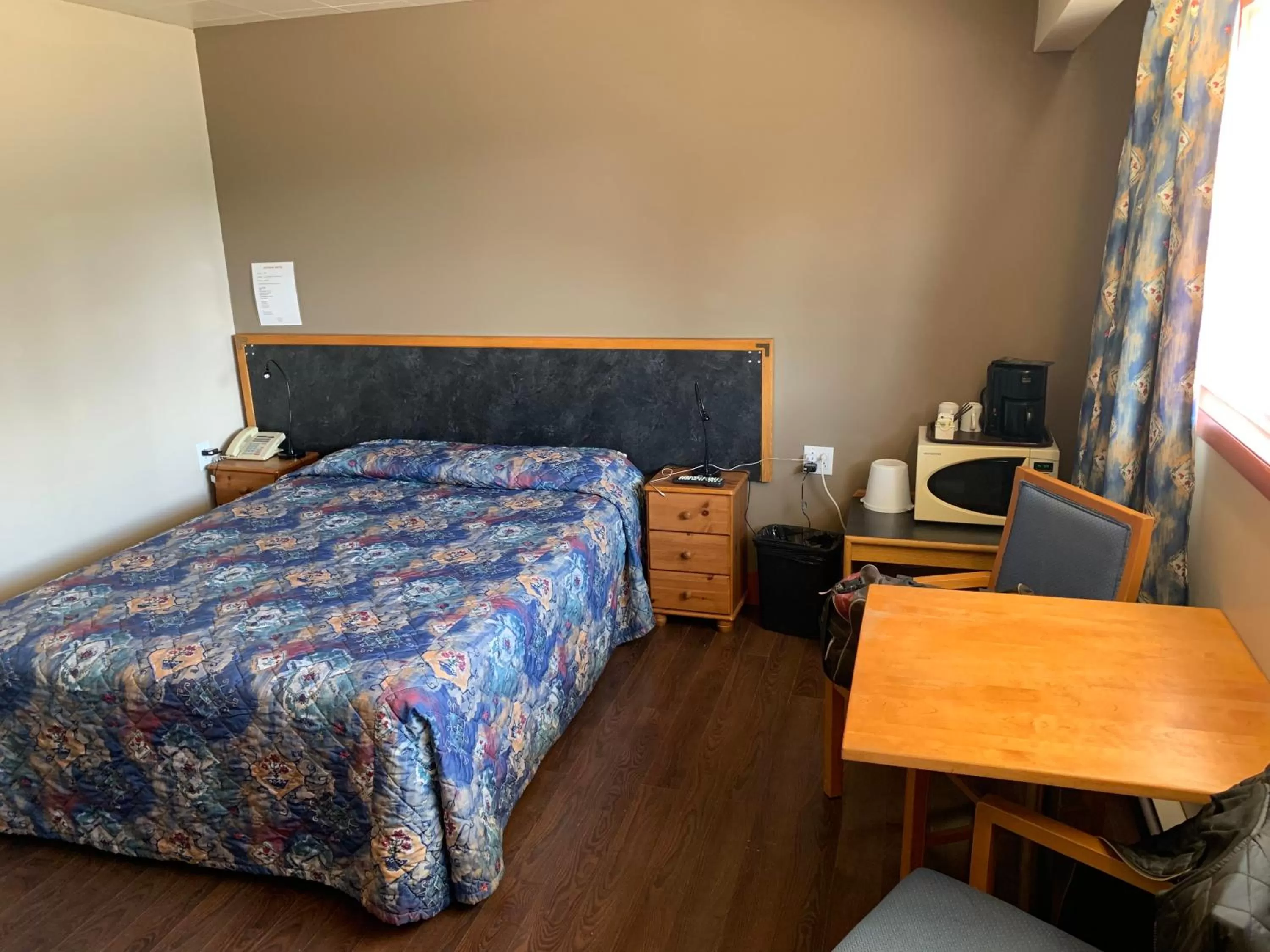 Bed in Gateway Motel