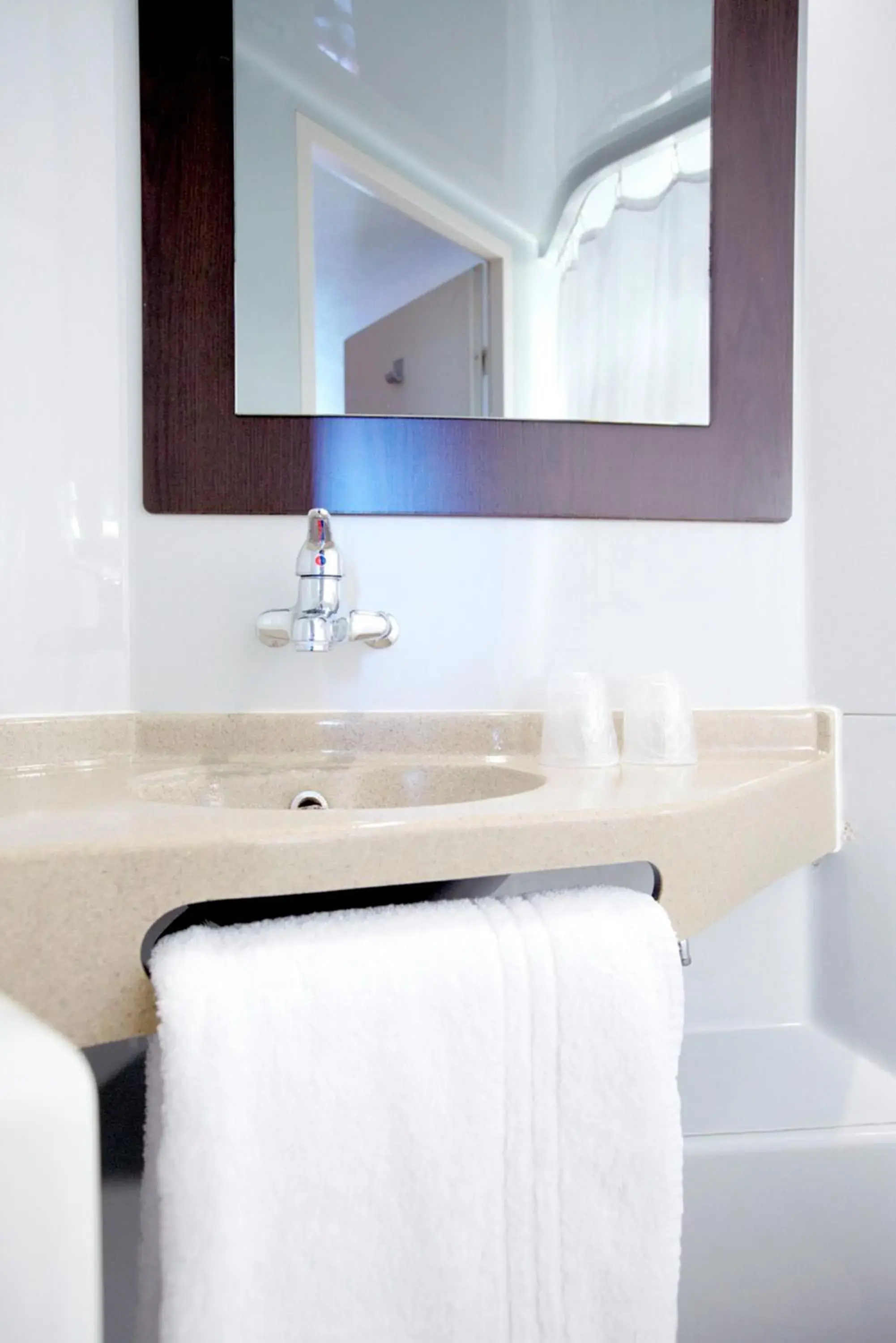 Bathroom in Premiere Classe Dunkerque Est Armbouts Cappel