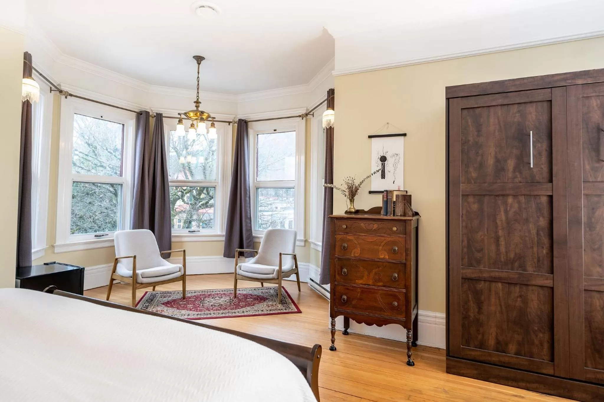 Seating area, Bed in The Copeland