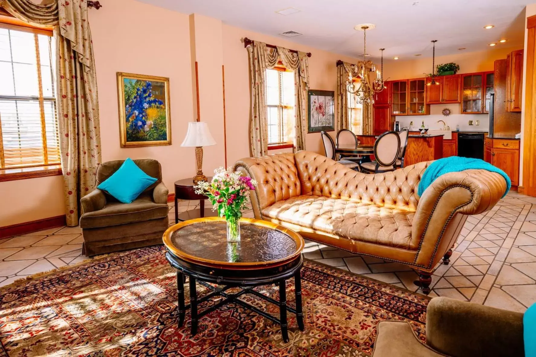 Bedroom, Seating Area in Landmark Inn