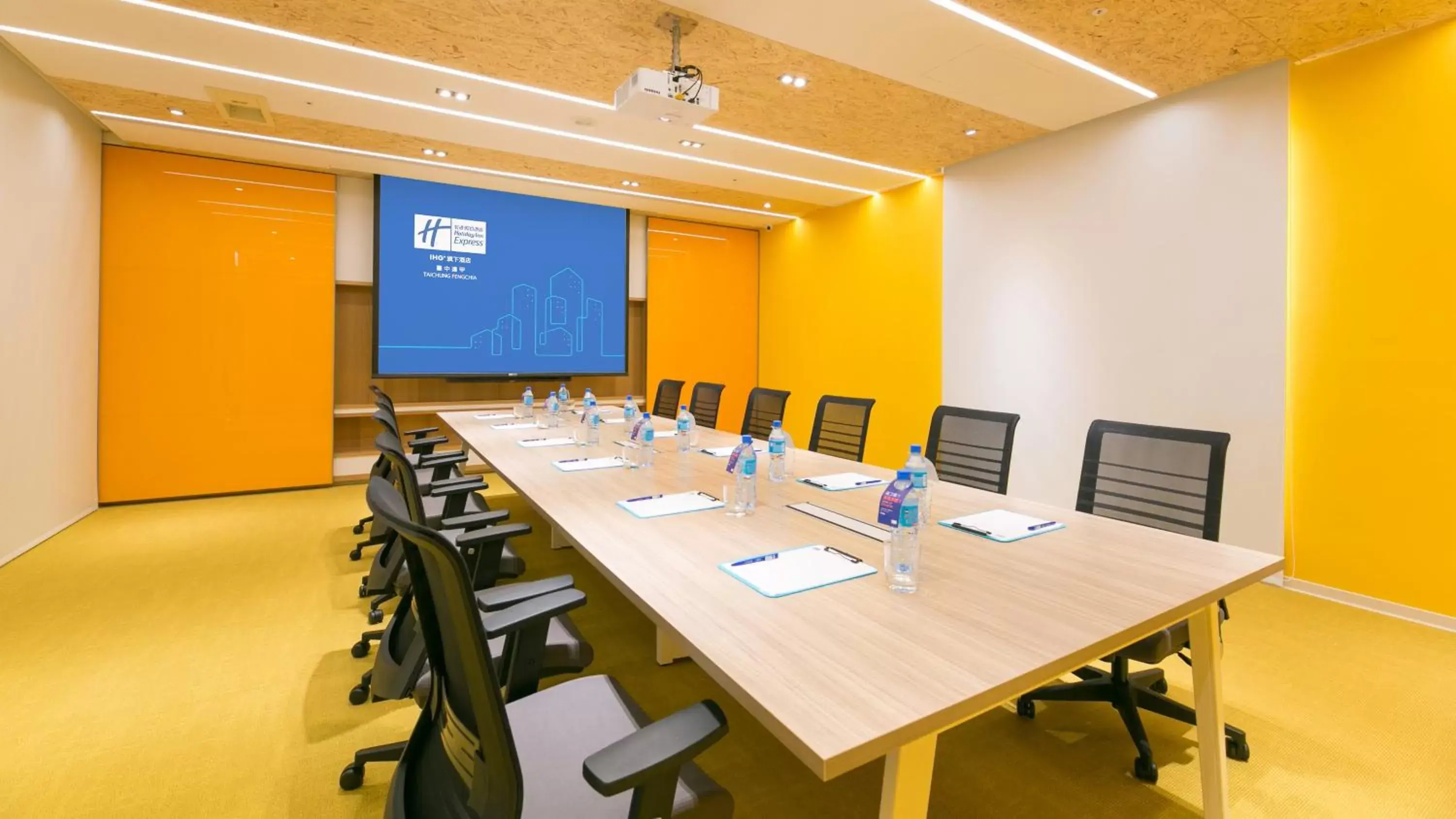 Meeting/conference room in Holiday Inn Express Taichung Fengchia, an IHG Hotel