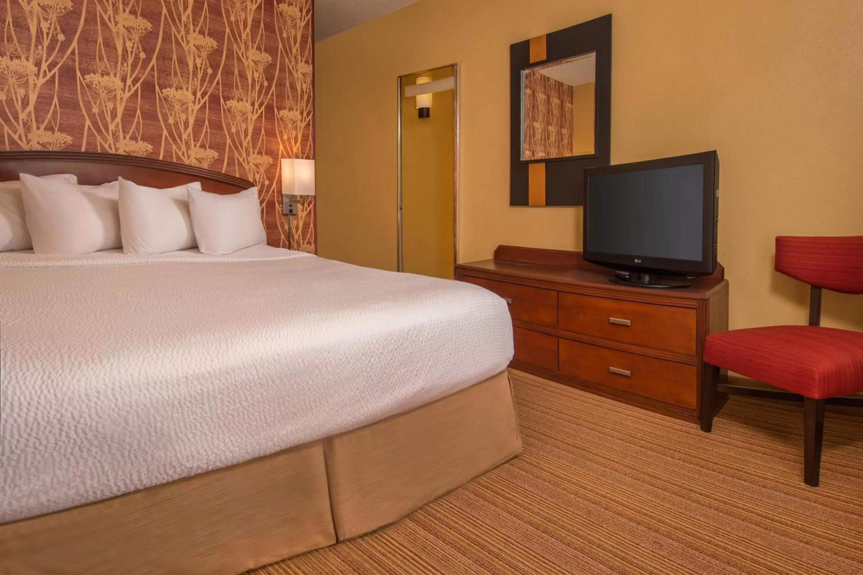 One-Bedroom King Suite in Courtyard by Marriott North Charleston Airport Coliseum