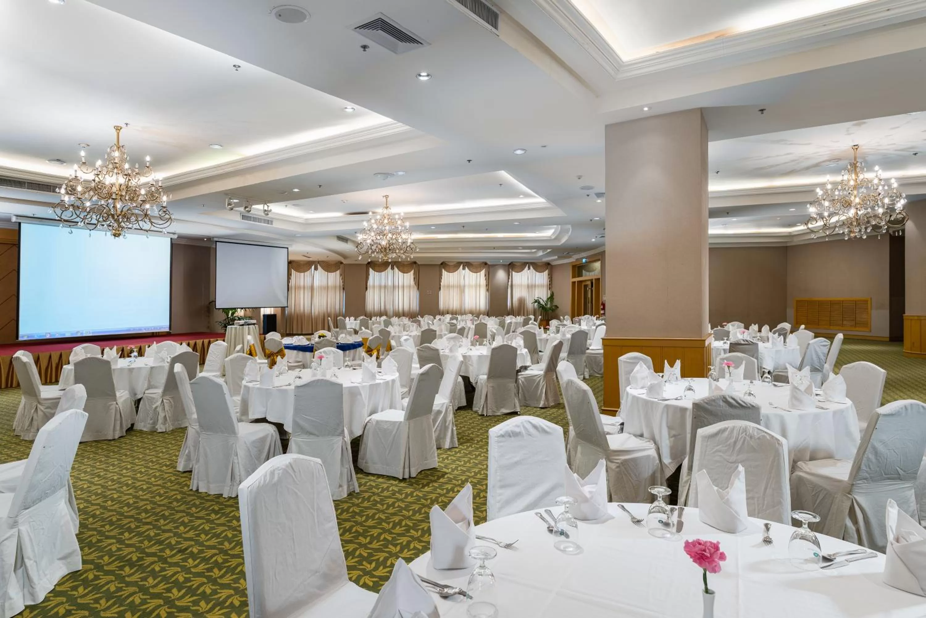 Jomtien Palm Beach Hotel and Resort