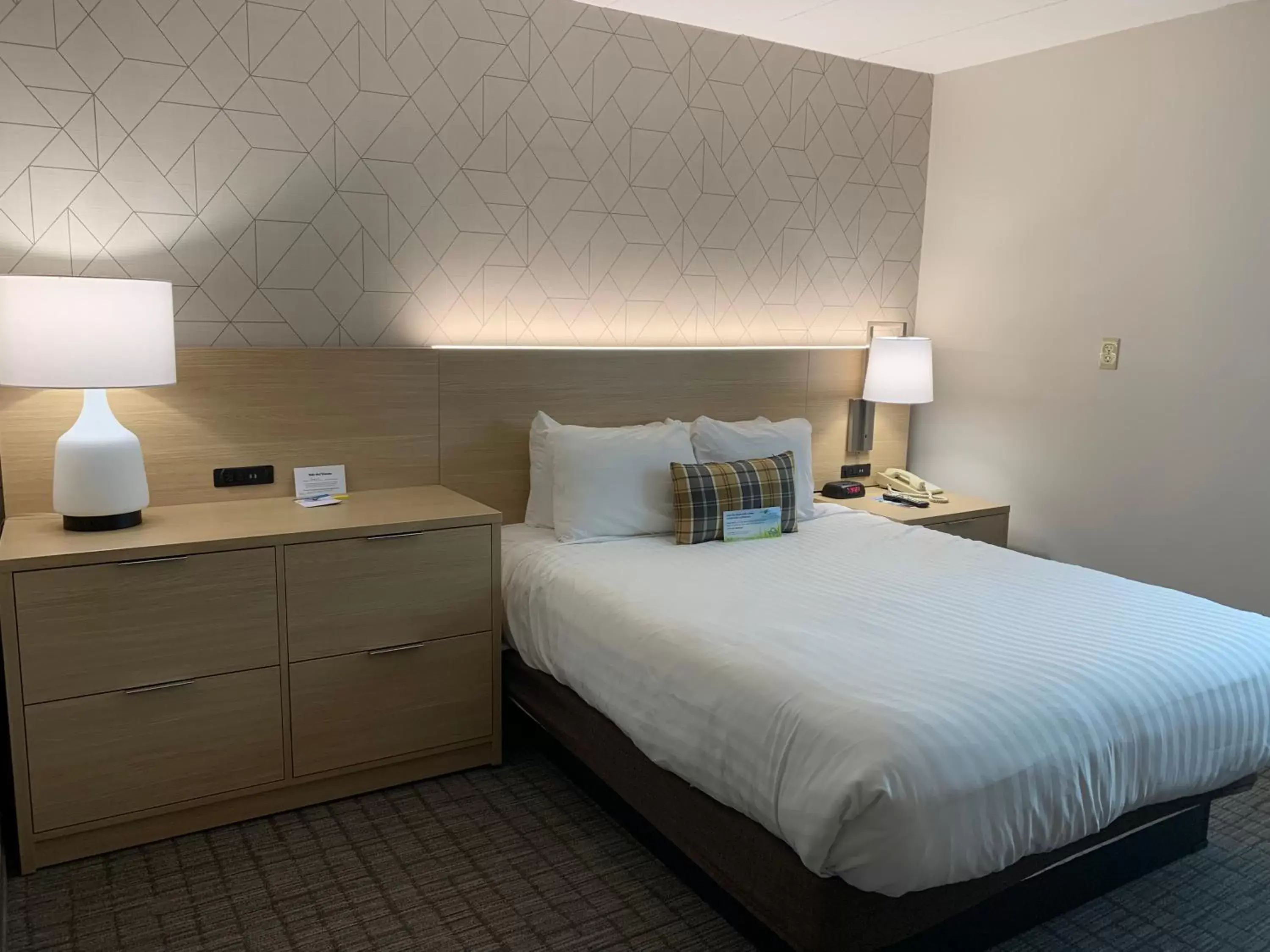 Photo of the whole room, Bed in Days Inn & Suites by Wyndham Duluth by the Mall