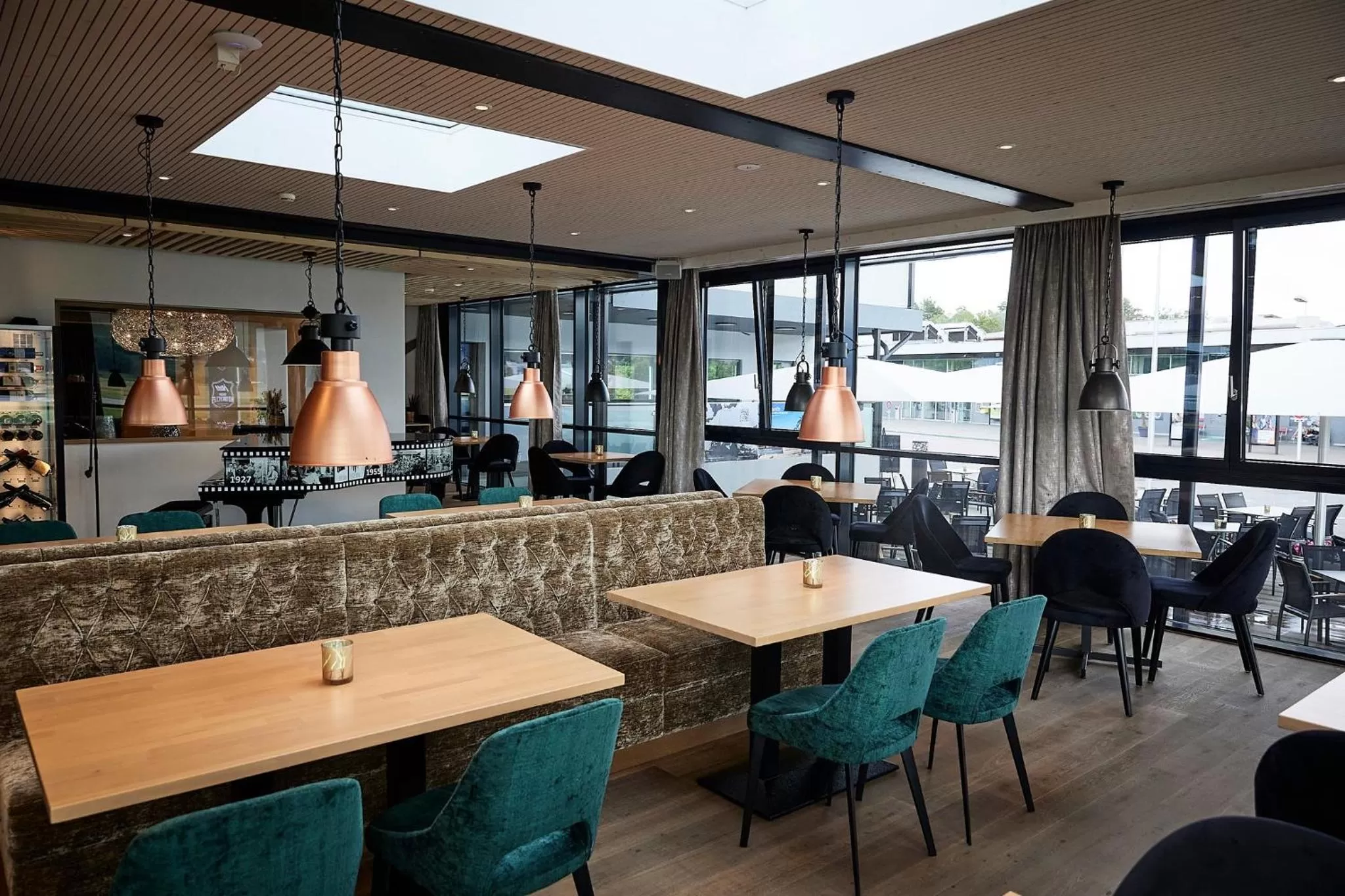 Restaurant/places to eat in AMANTE Hotel