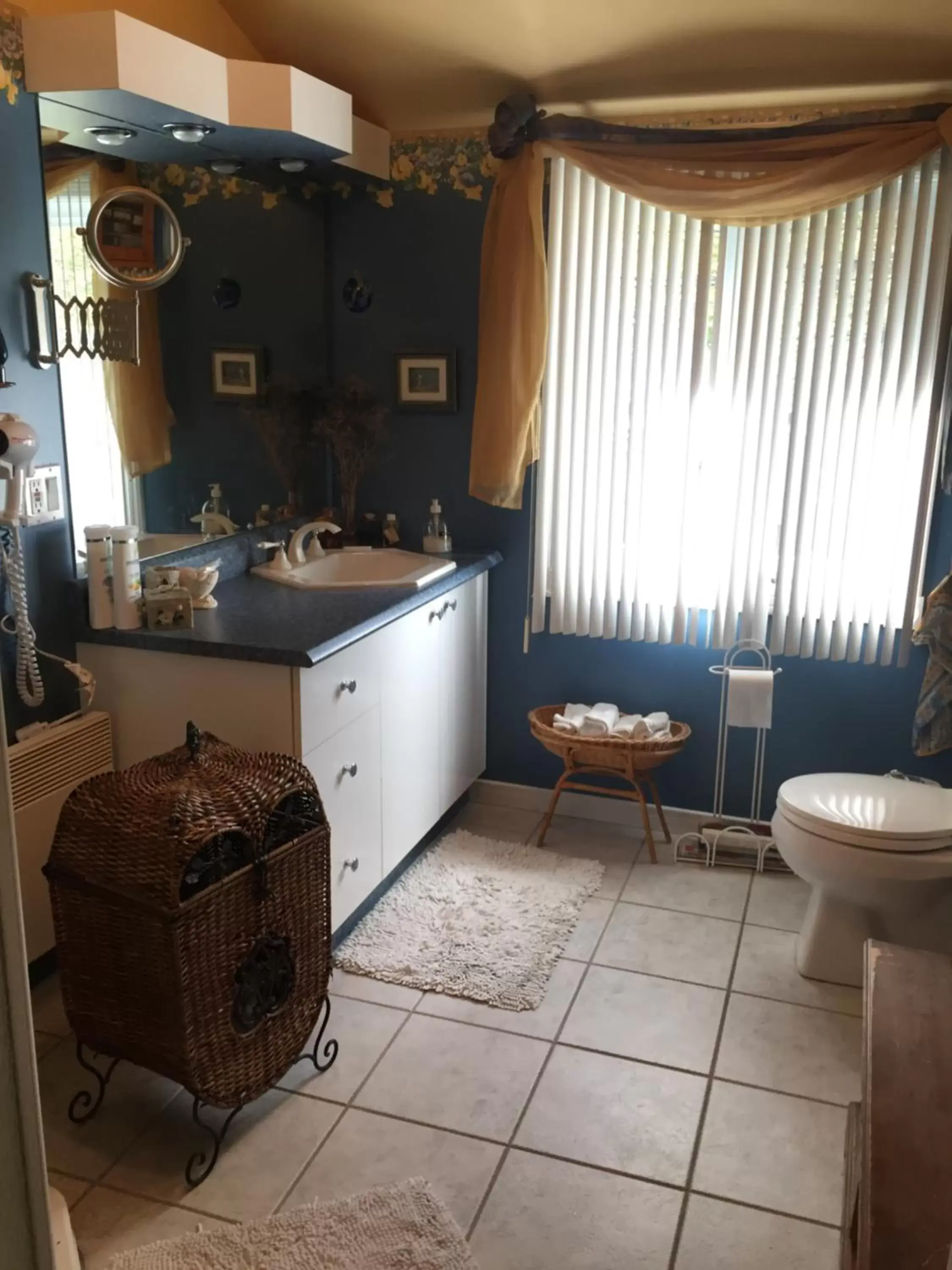 Bathroom, Kitchen/Kitchenette in Gite du Lac Docteur