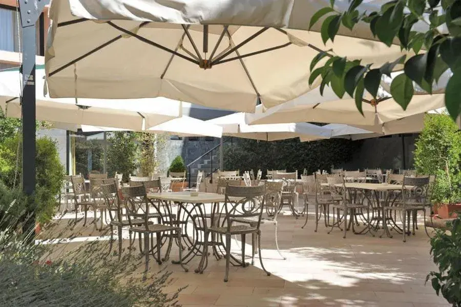Patio, Restaurant/Places to Eat in Hotel Svevo
