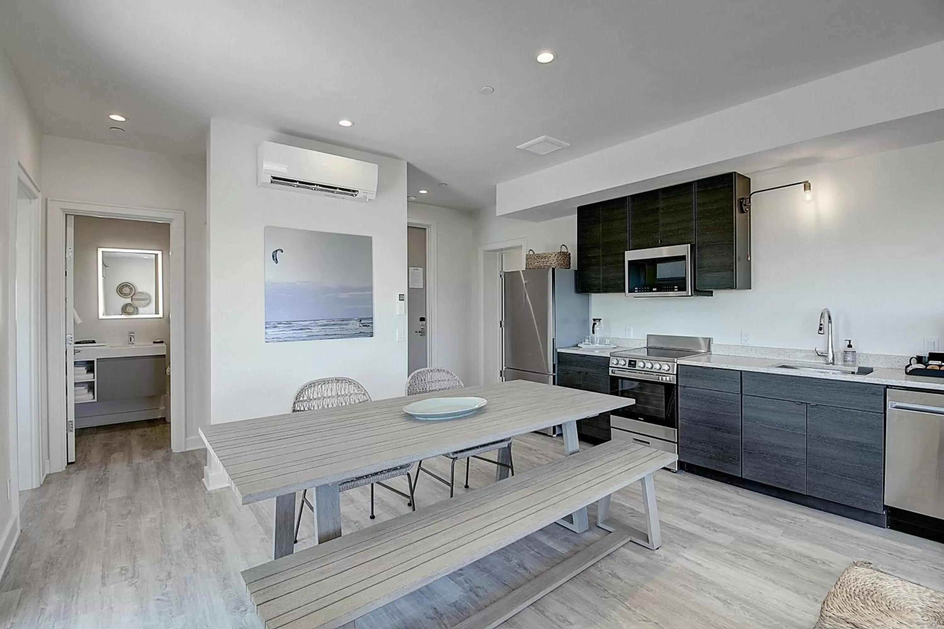 Dining area, Kitchen/Kitchenette in Lively Beach