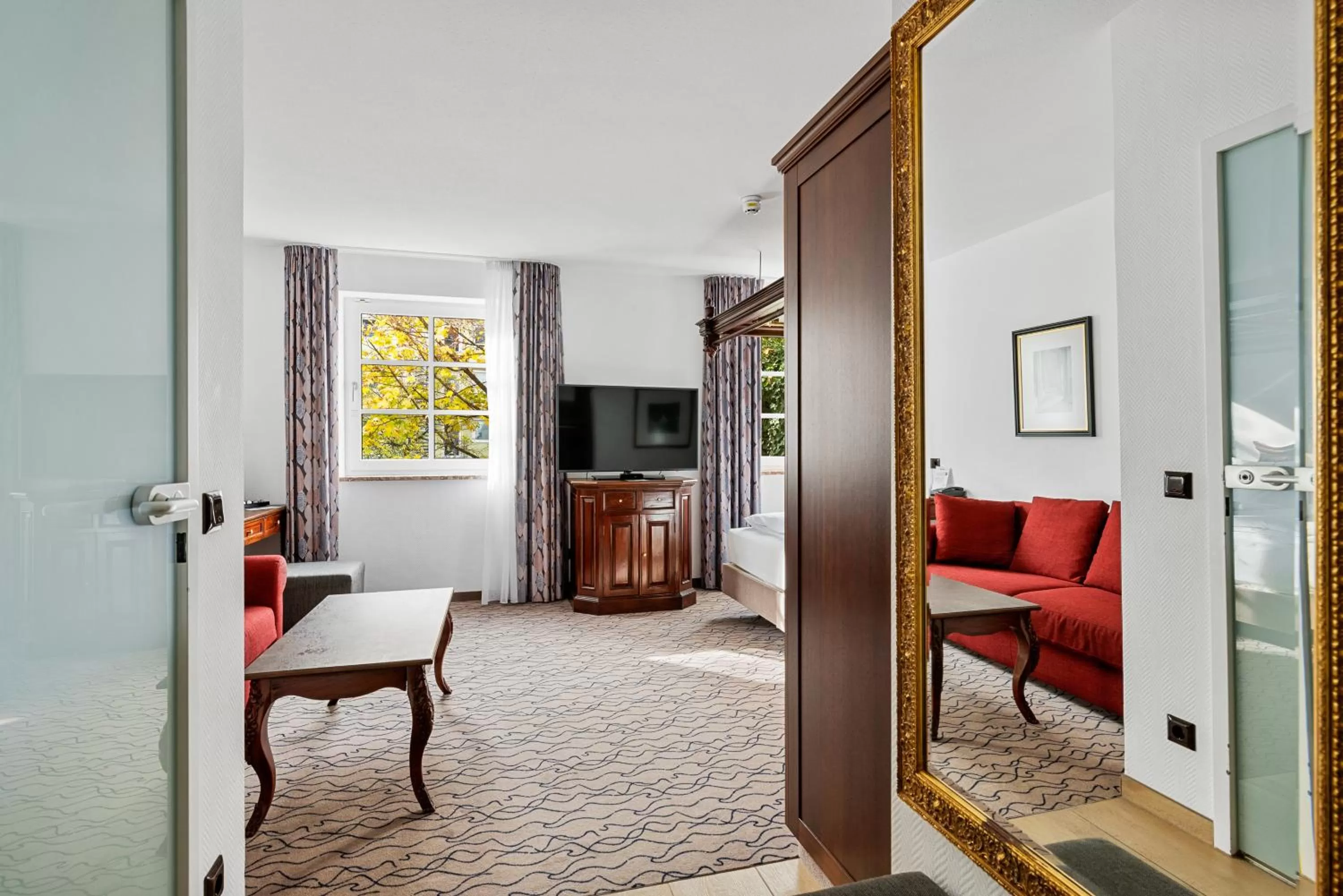 TV and multimedia in King's Hotel Center Superior