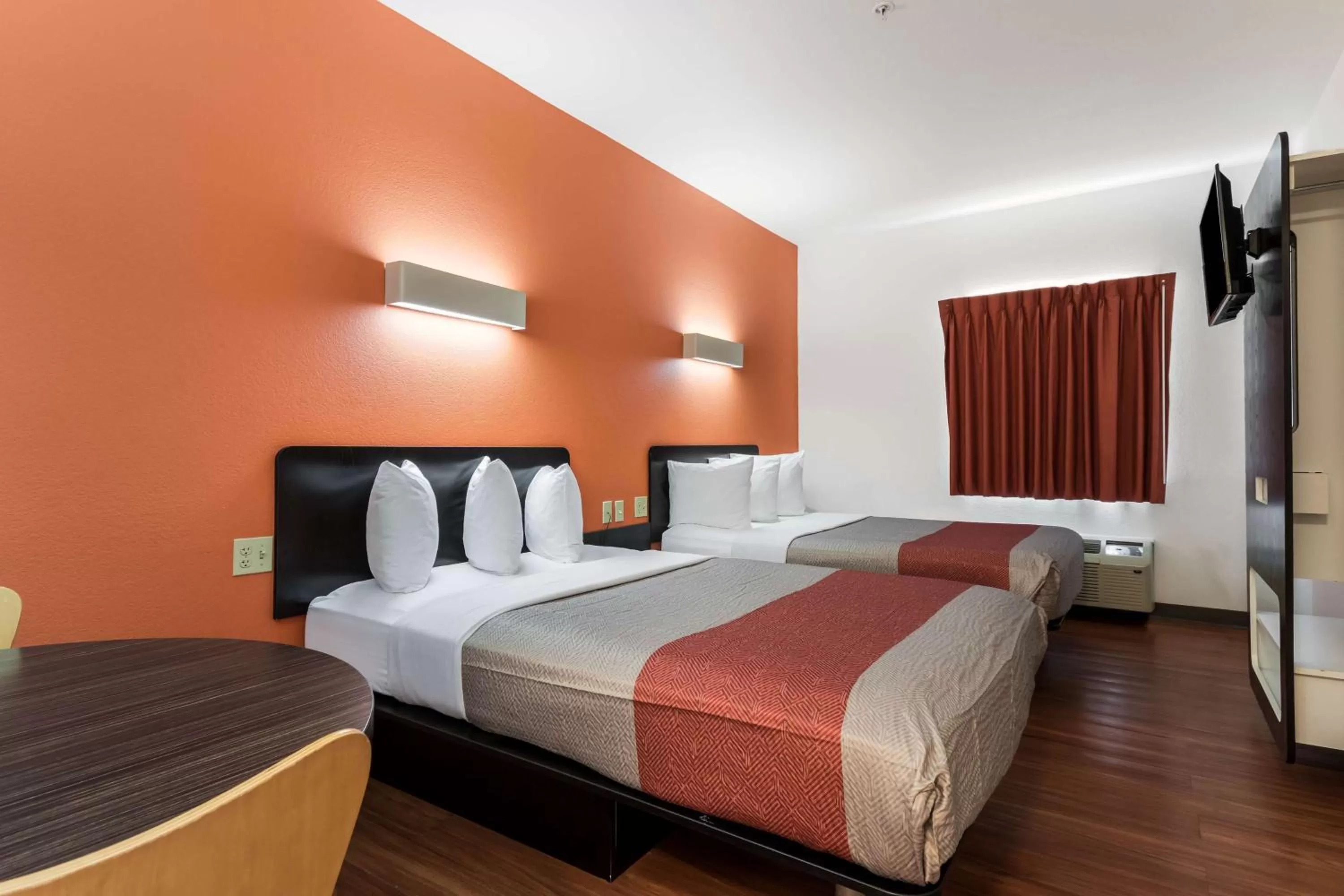 Photo of the whole room, Bed in Motel 6 Wilkes Barre Arena