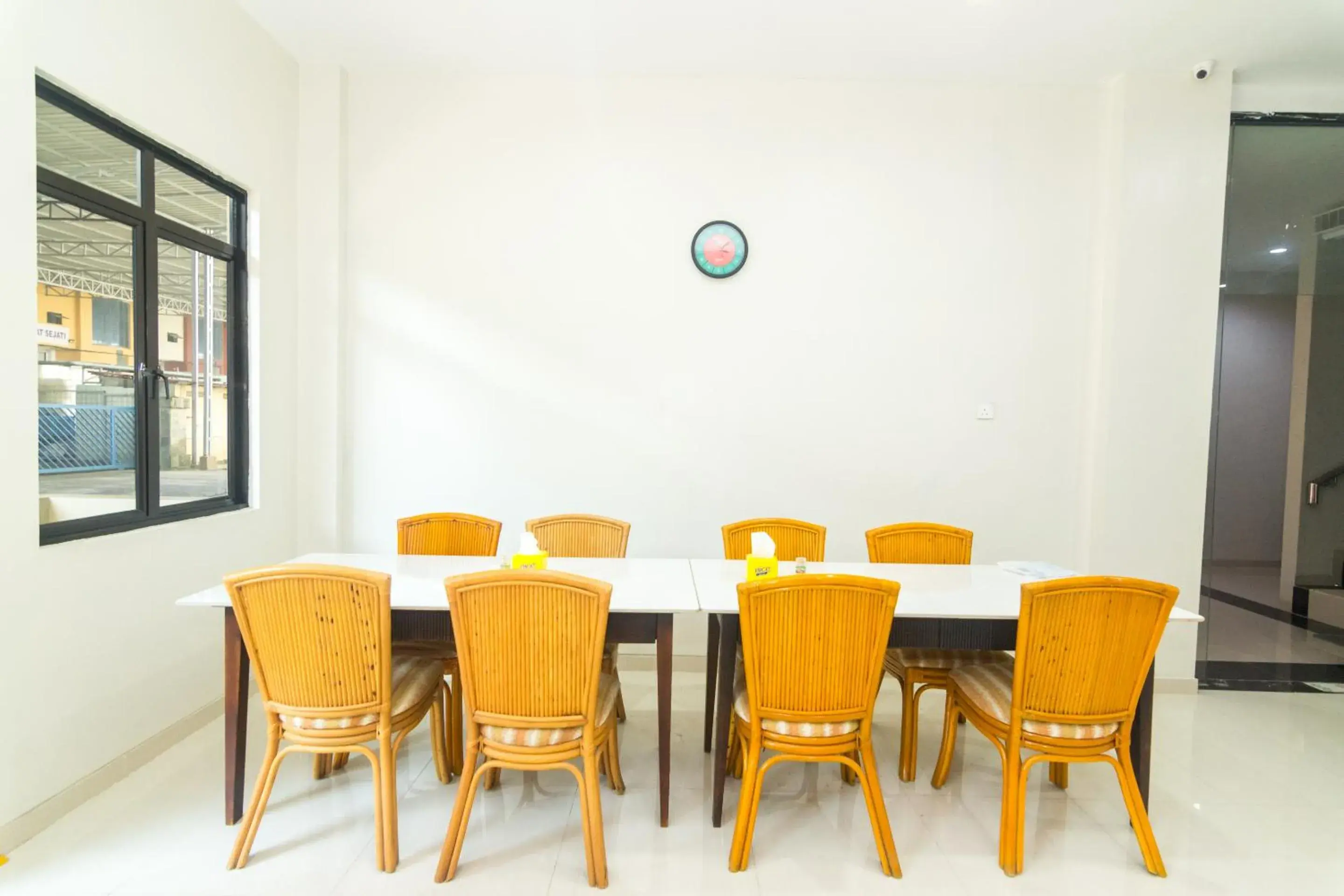 Restaurant/places to eat, Dining Area in SUPER OYO 1867 Kara Guest House