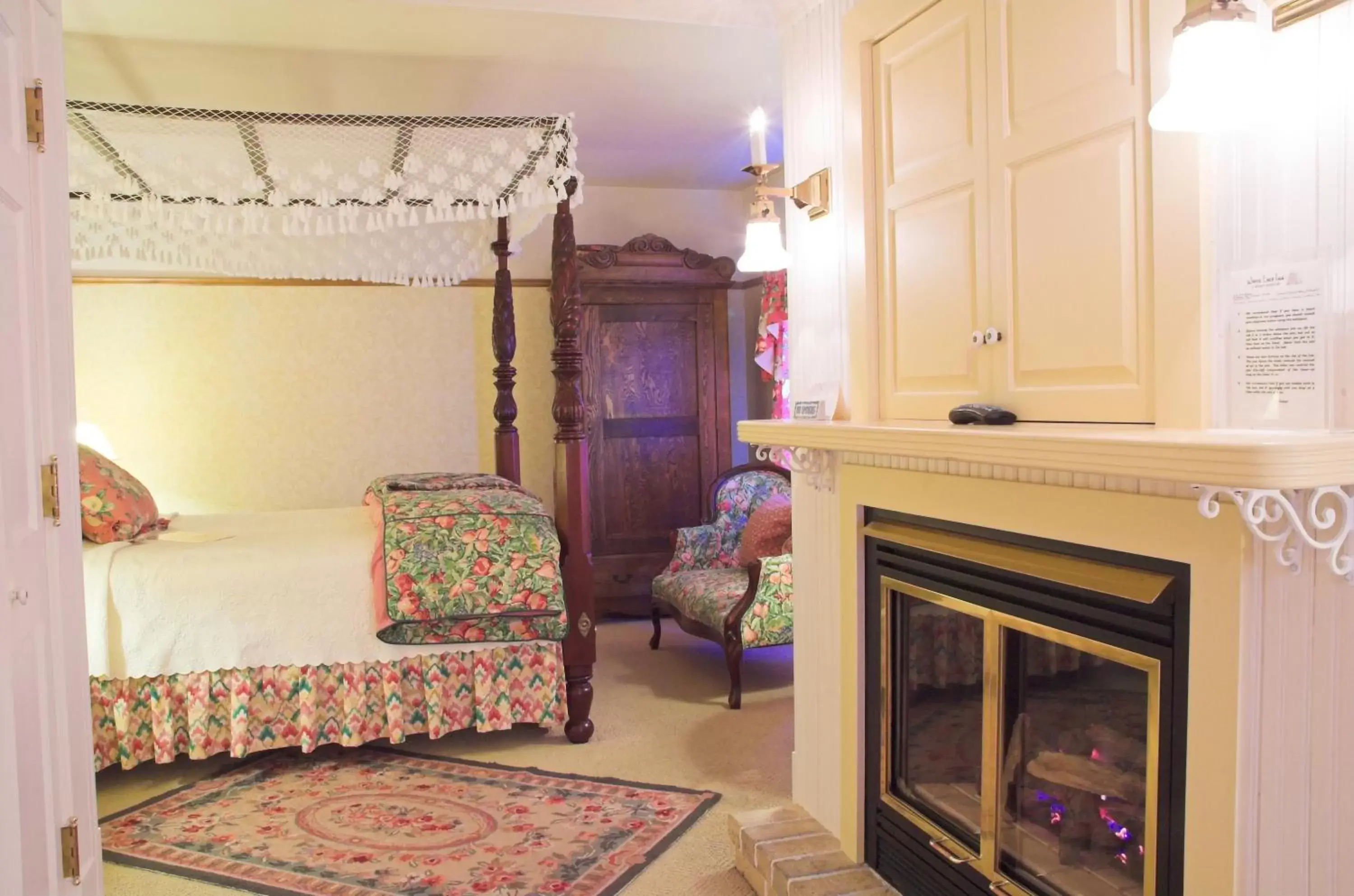 Seating Area in White Lace Inn