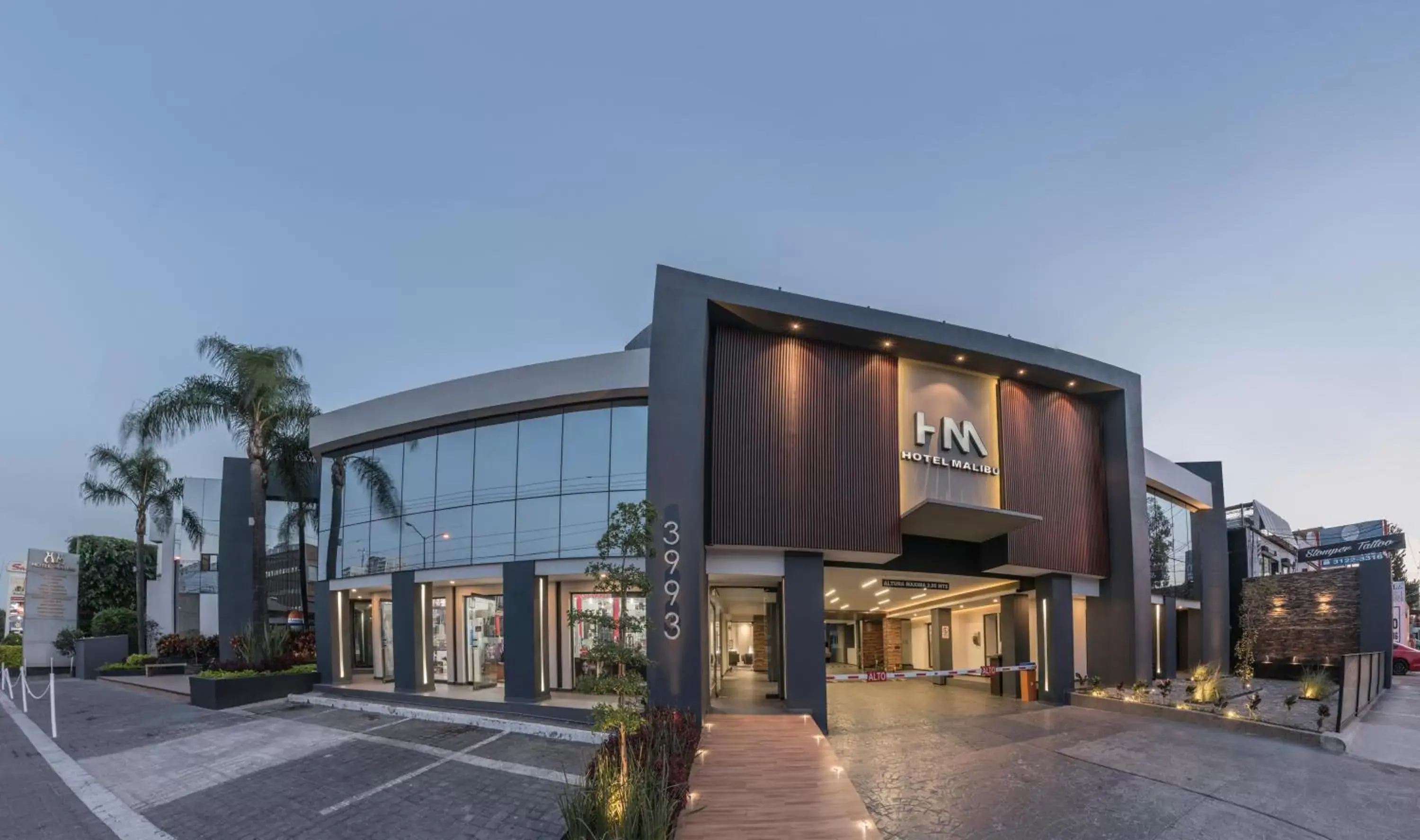 Facade/entrance, Property Building in Hotel Malibu