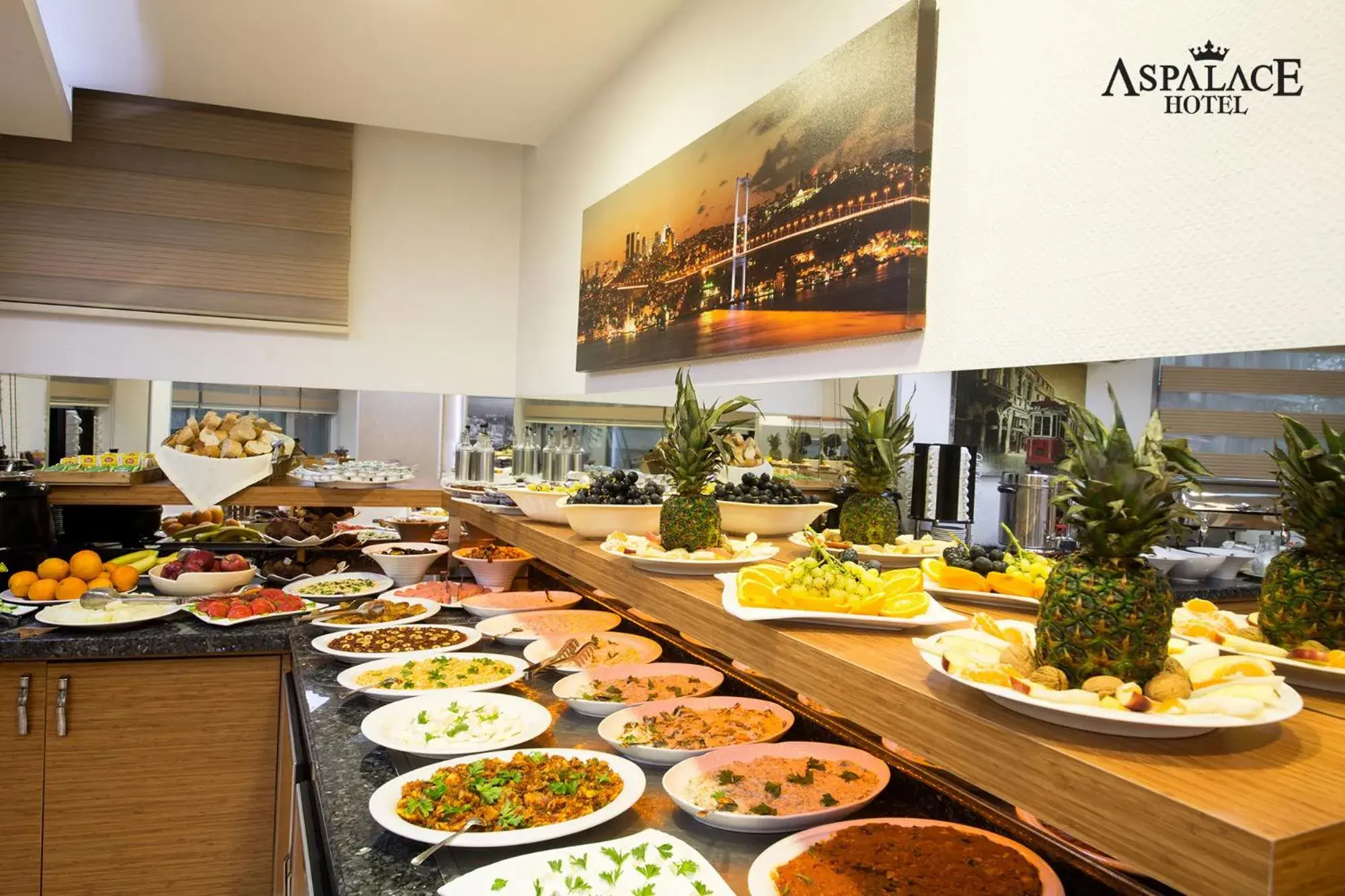 Restaurant/places to eat in Aspalace Hotel