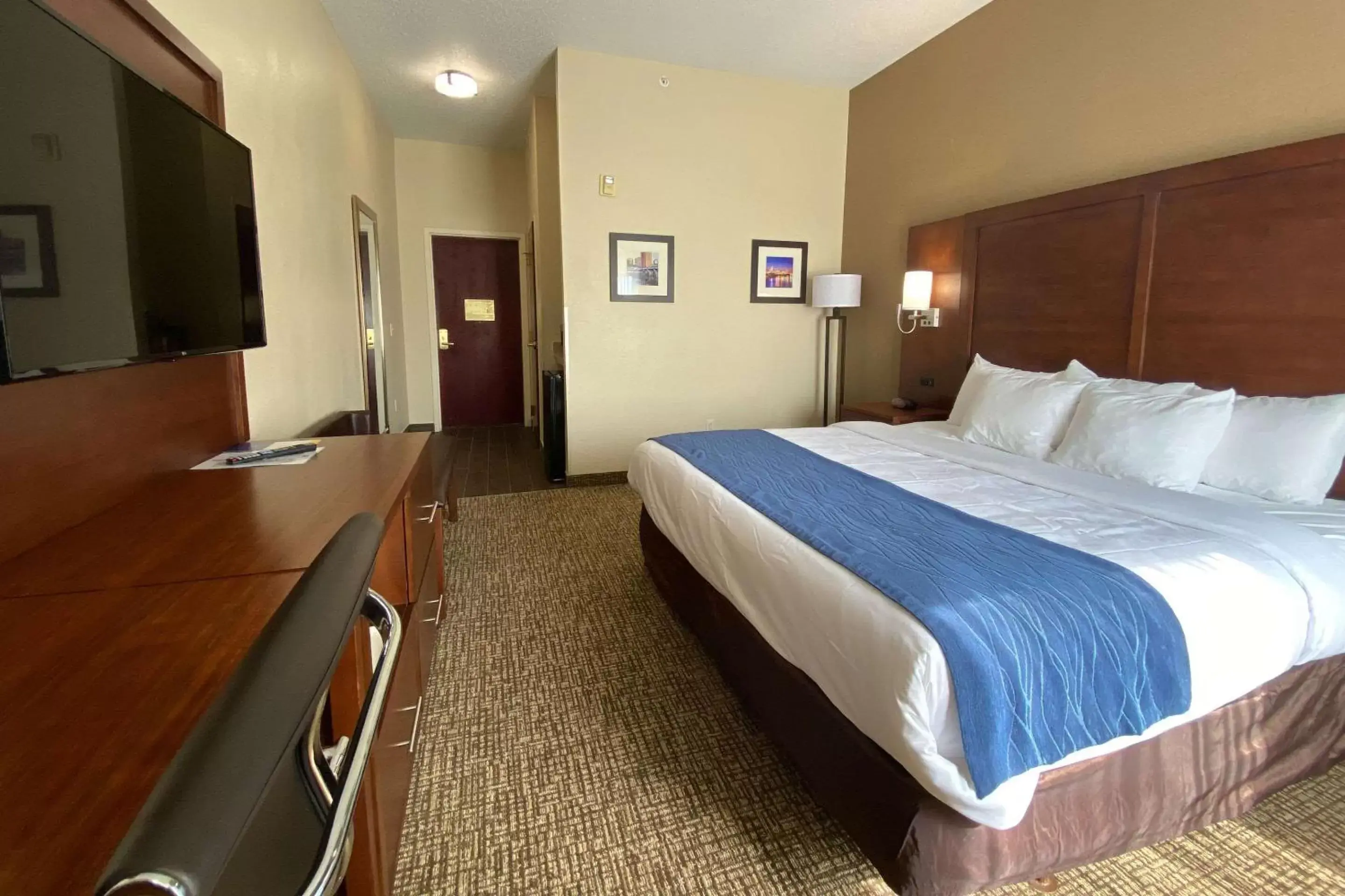 Bedroom, Bed in Comfort Inn East Windsor - Springfield