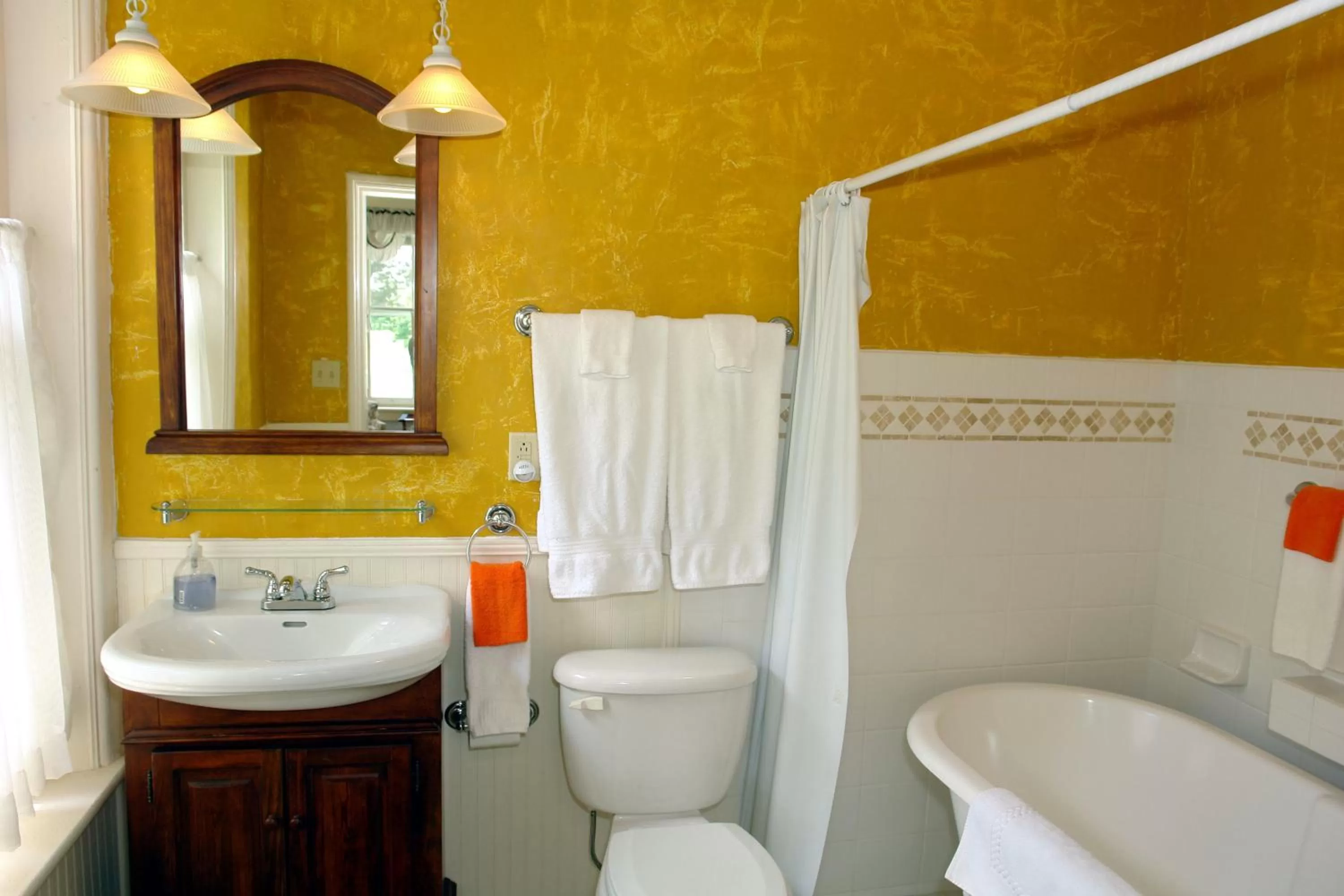 Bathroom in Rockwood Manor Bed & Breakfast