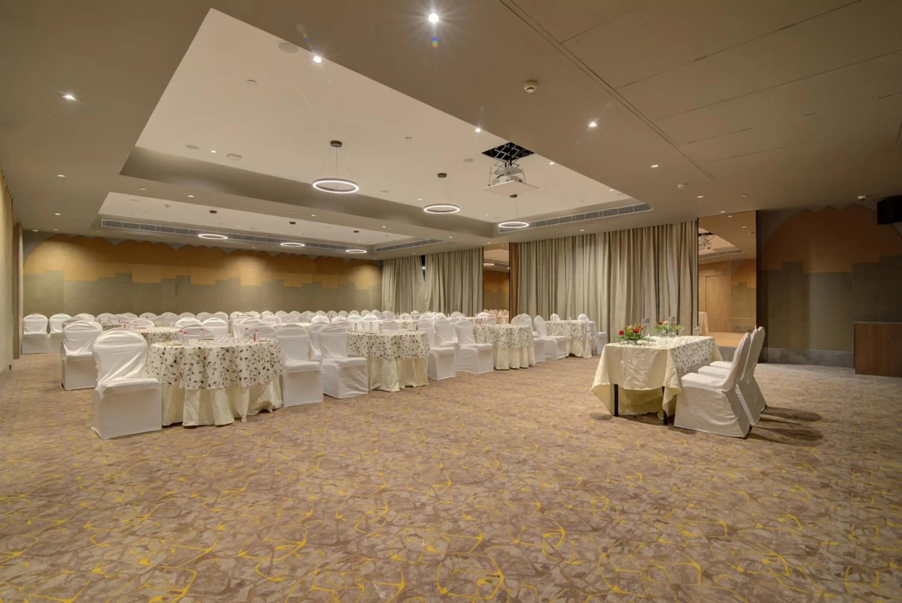 Banquet/Function facilities, Banquet Facilities in 7 Apple Hotel Pratap Nagar, Jaipur