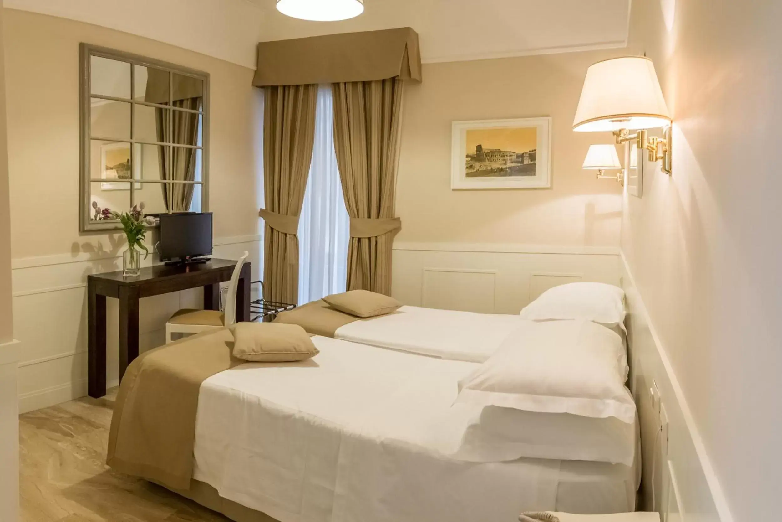 Photo of the whole room, Room Photo in Hotel Modigliani