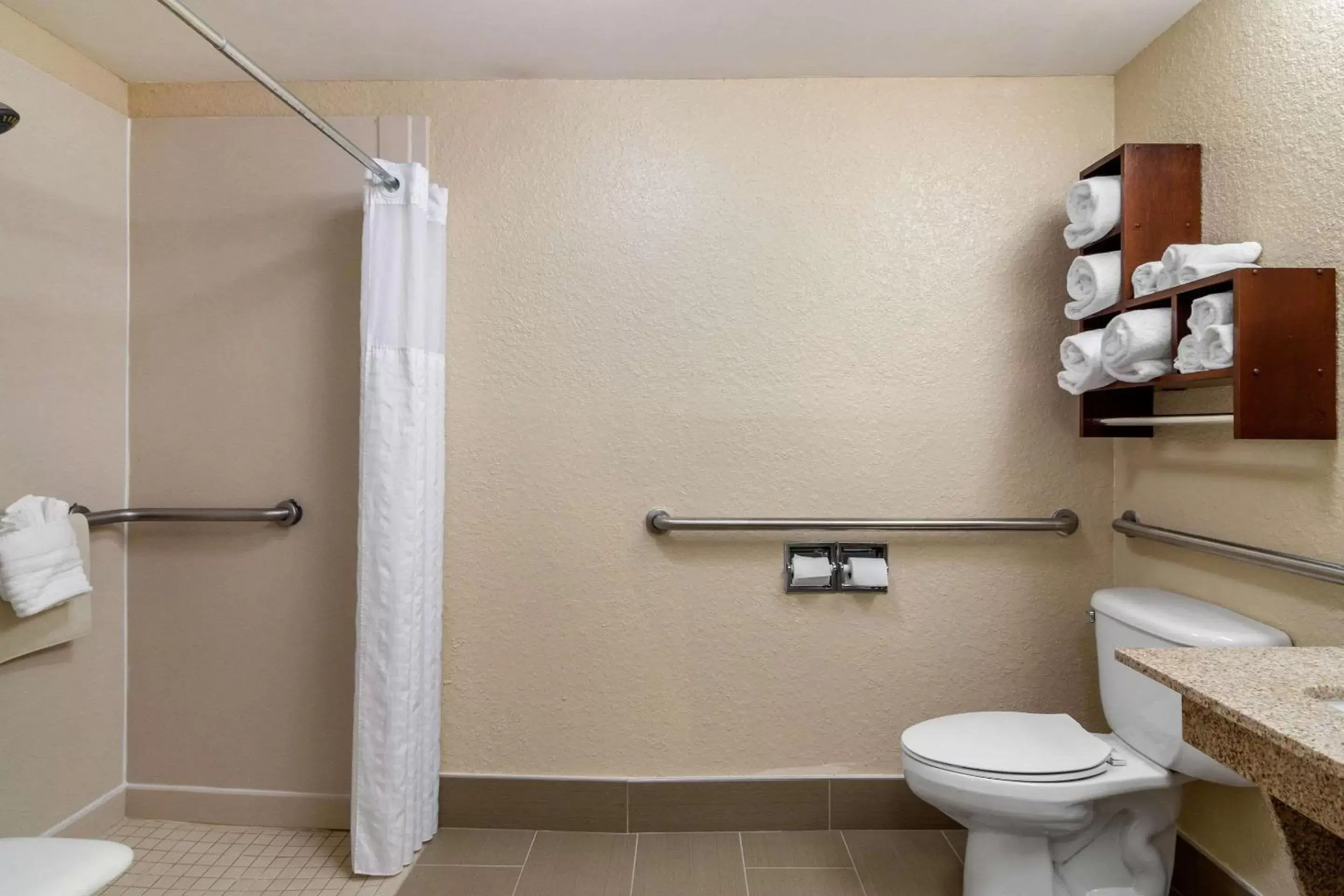 Photo of the whole room, Bathroom in Comfort Suites Woodstock