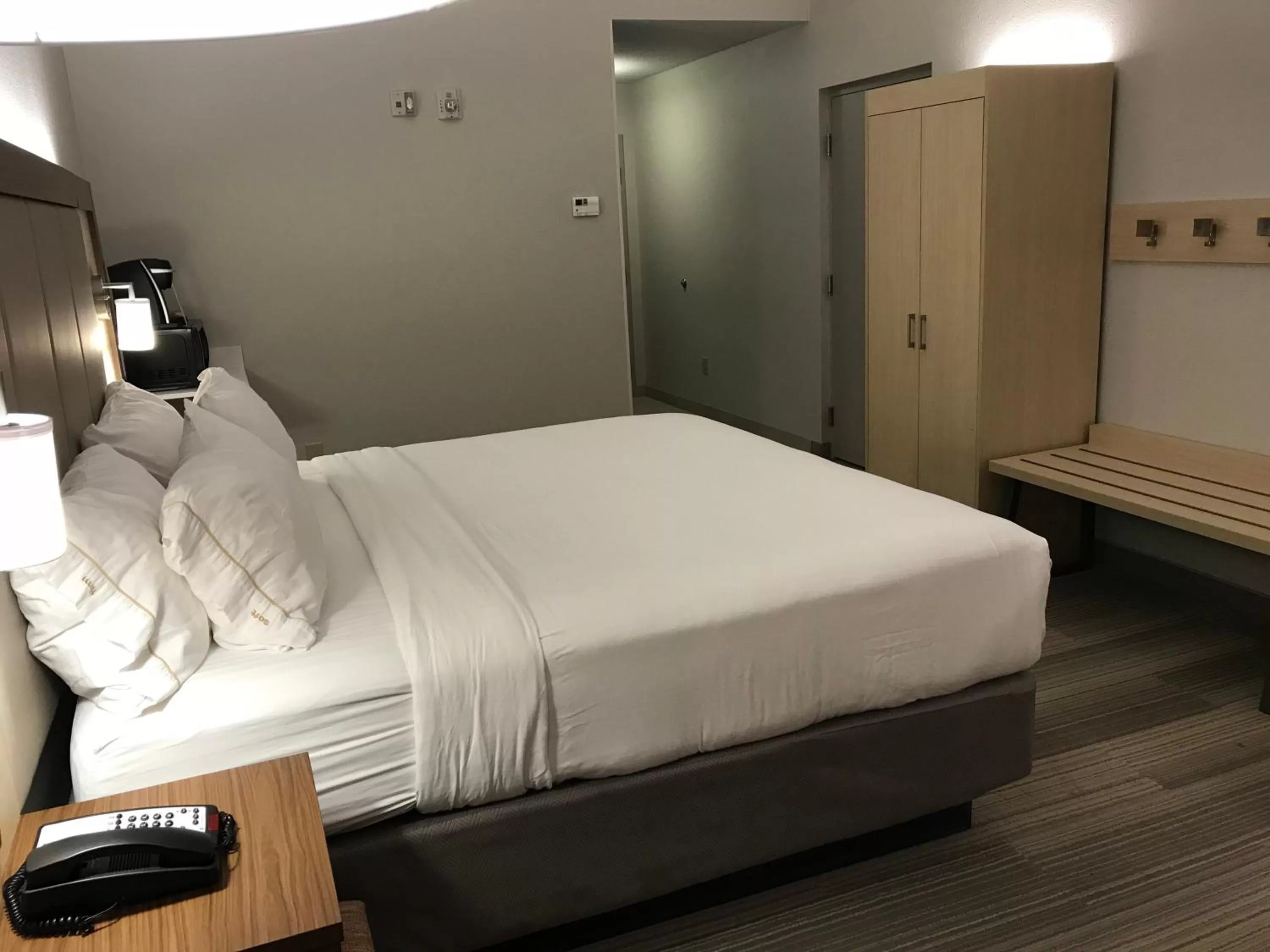 Photo of the whole room, Bed in Holiday Inn Express Orlando - South Davenport by IHG