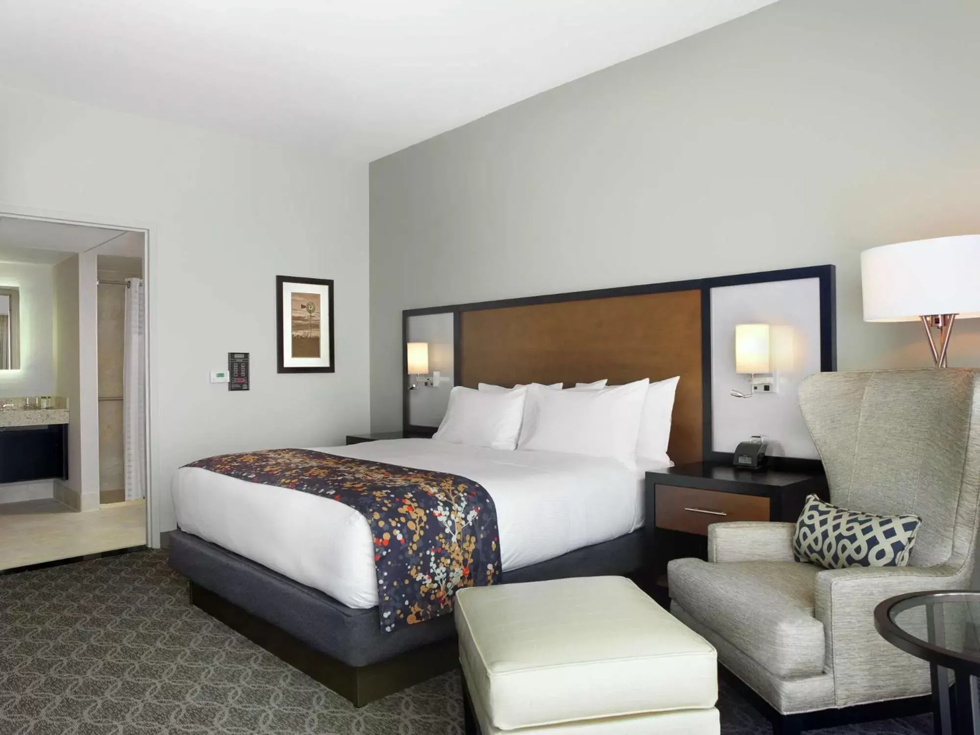 Bed in DoubleTree by Hilton Hotel Cedar Rapids Convention Complex