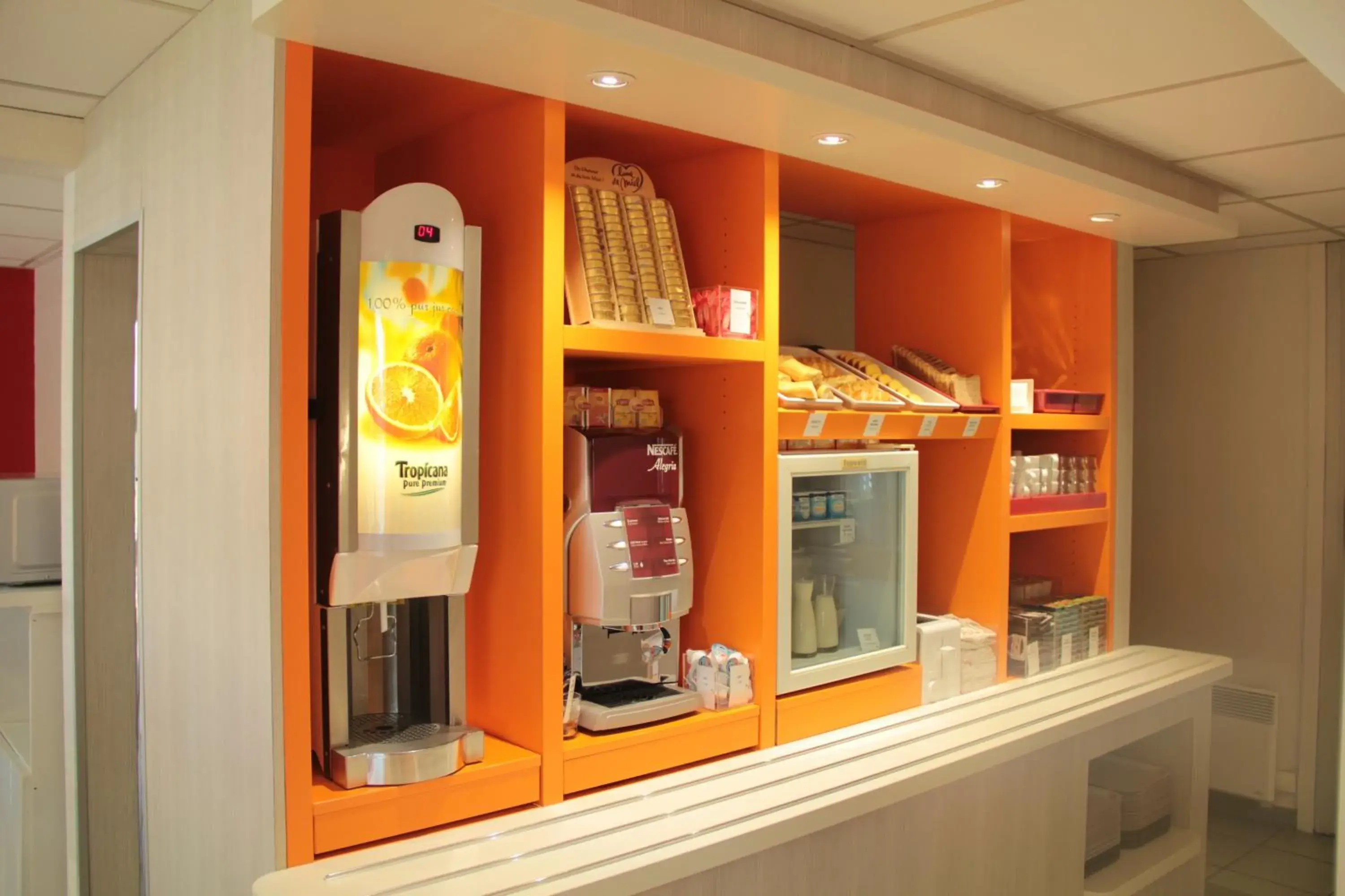 Bathroom, Coffee/Tea Facilities in Premiere Classe Soissons