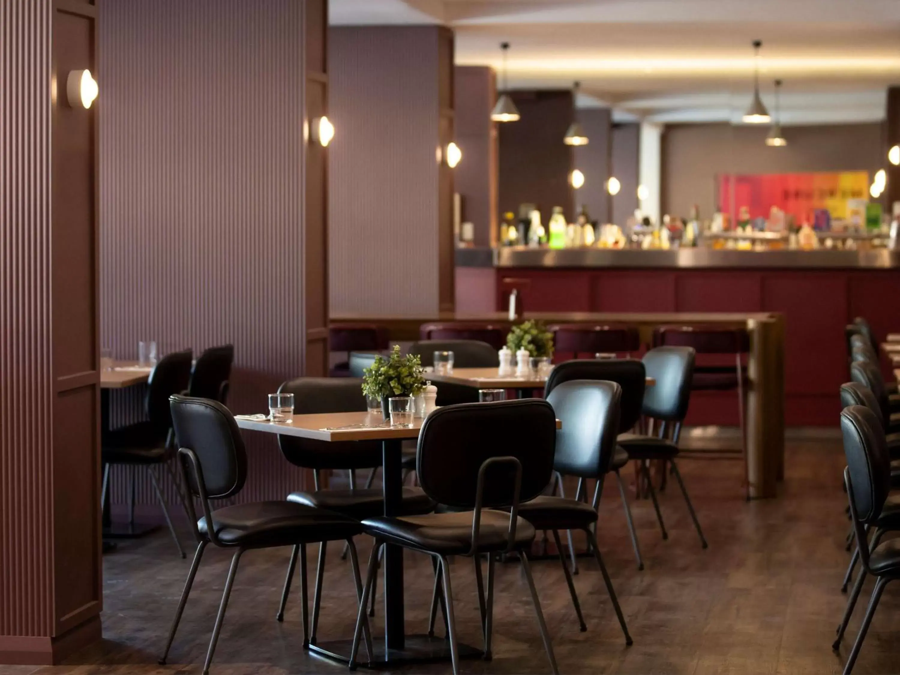 Property building, Restaurant/Places to Eat in Mercure Perth On Hay