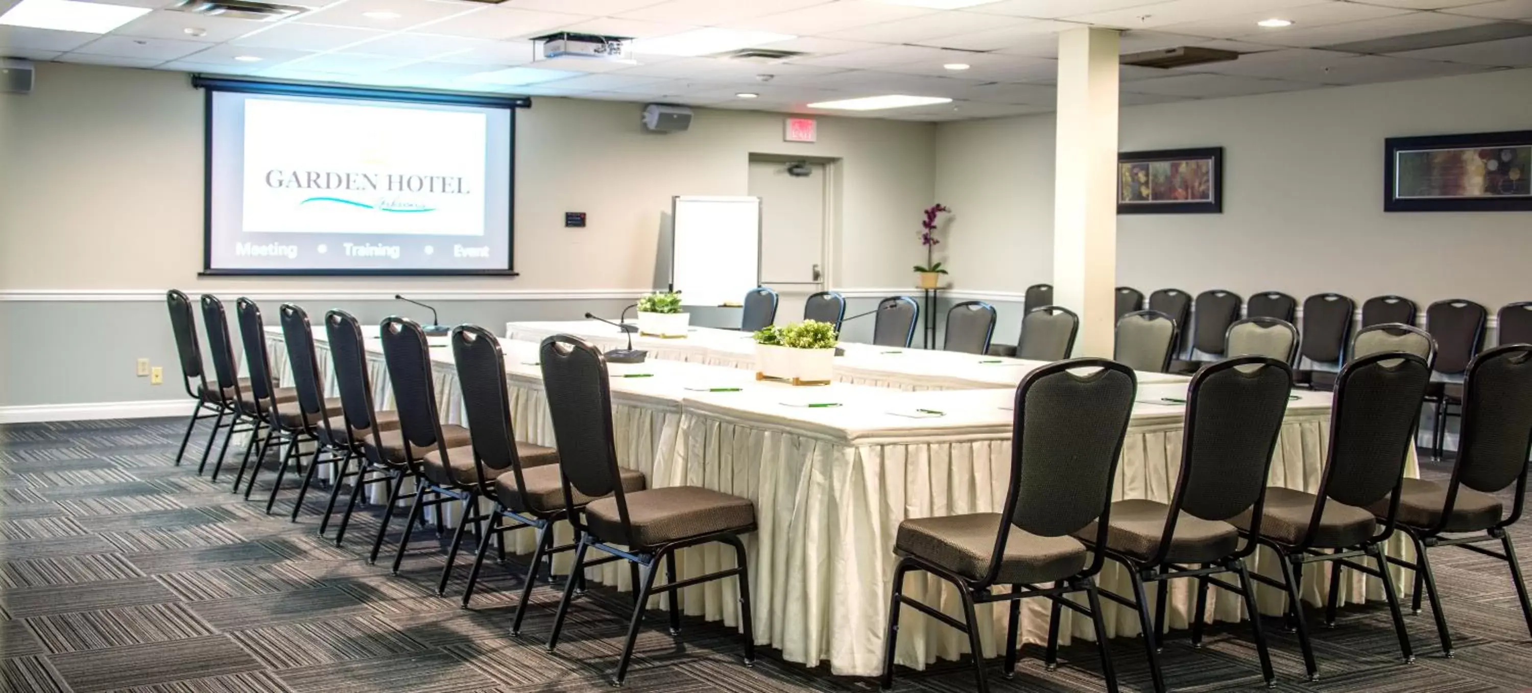 Meeting/conference room in Gibsons Garden Hotel