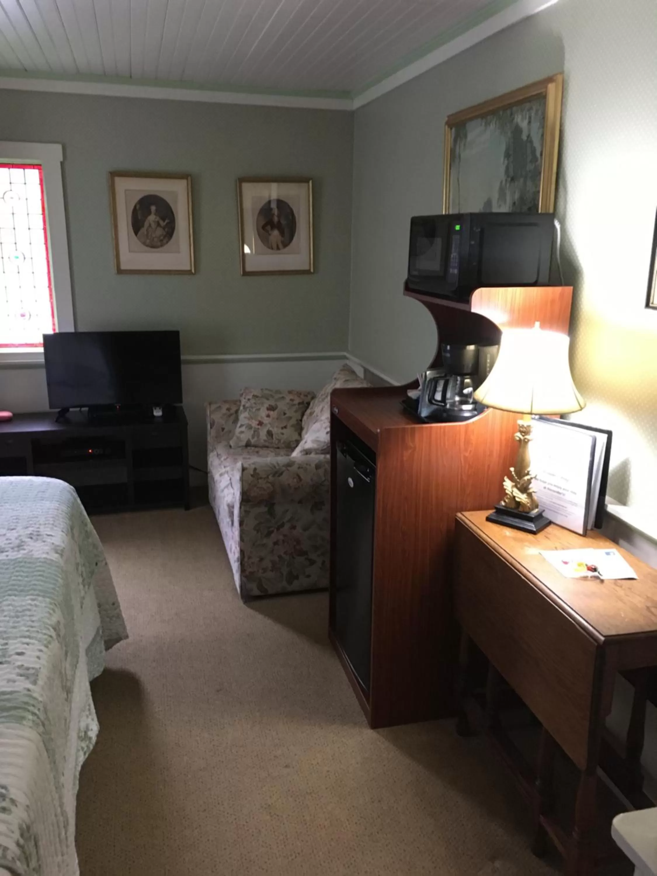 Bed in Alexander's Lodge