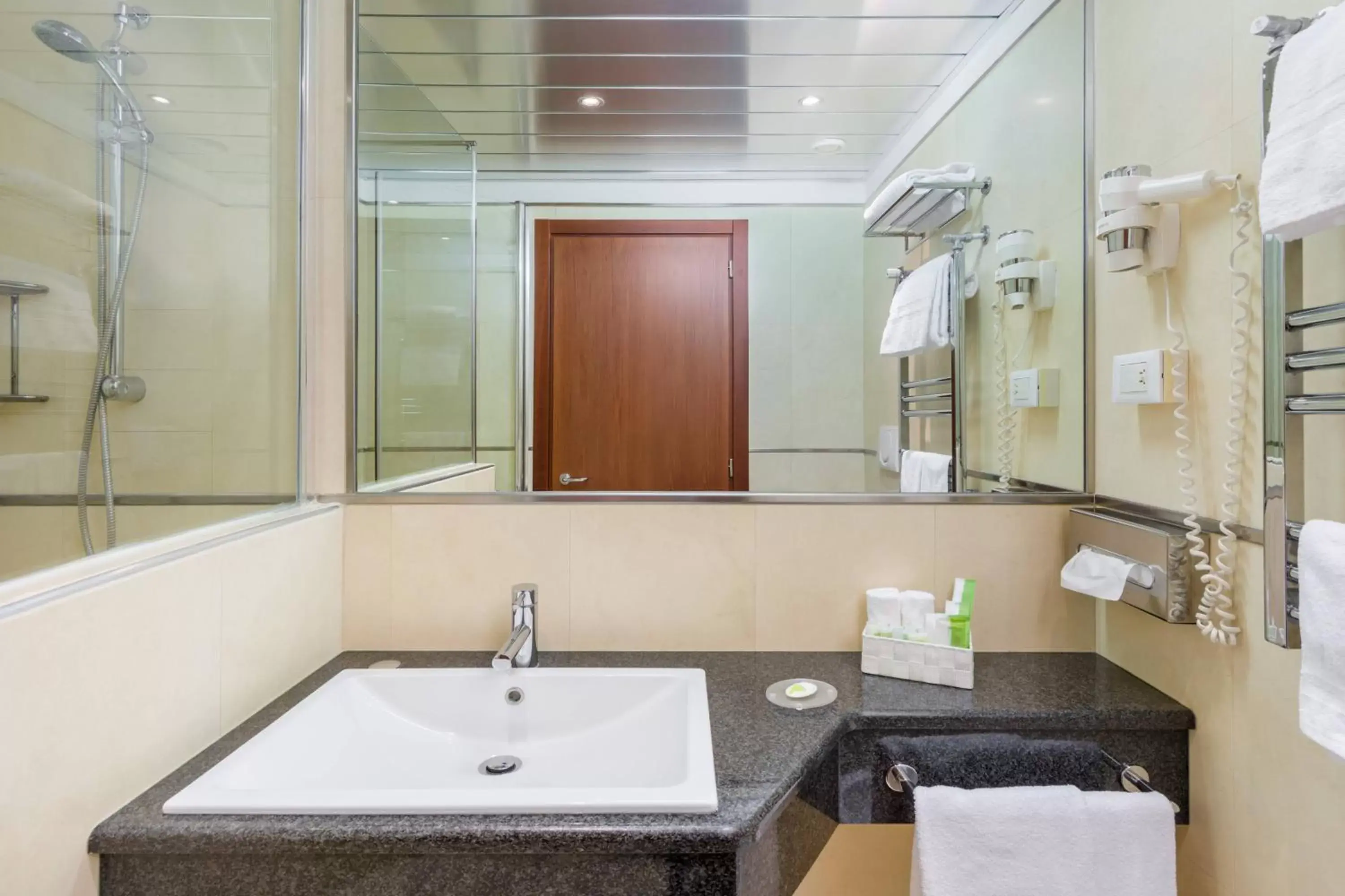 Bathroom in Courtyard by Marriott Venice Airport