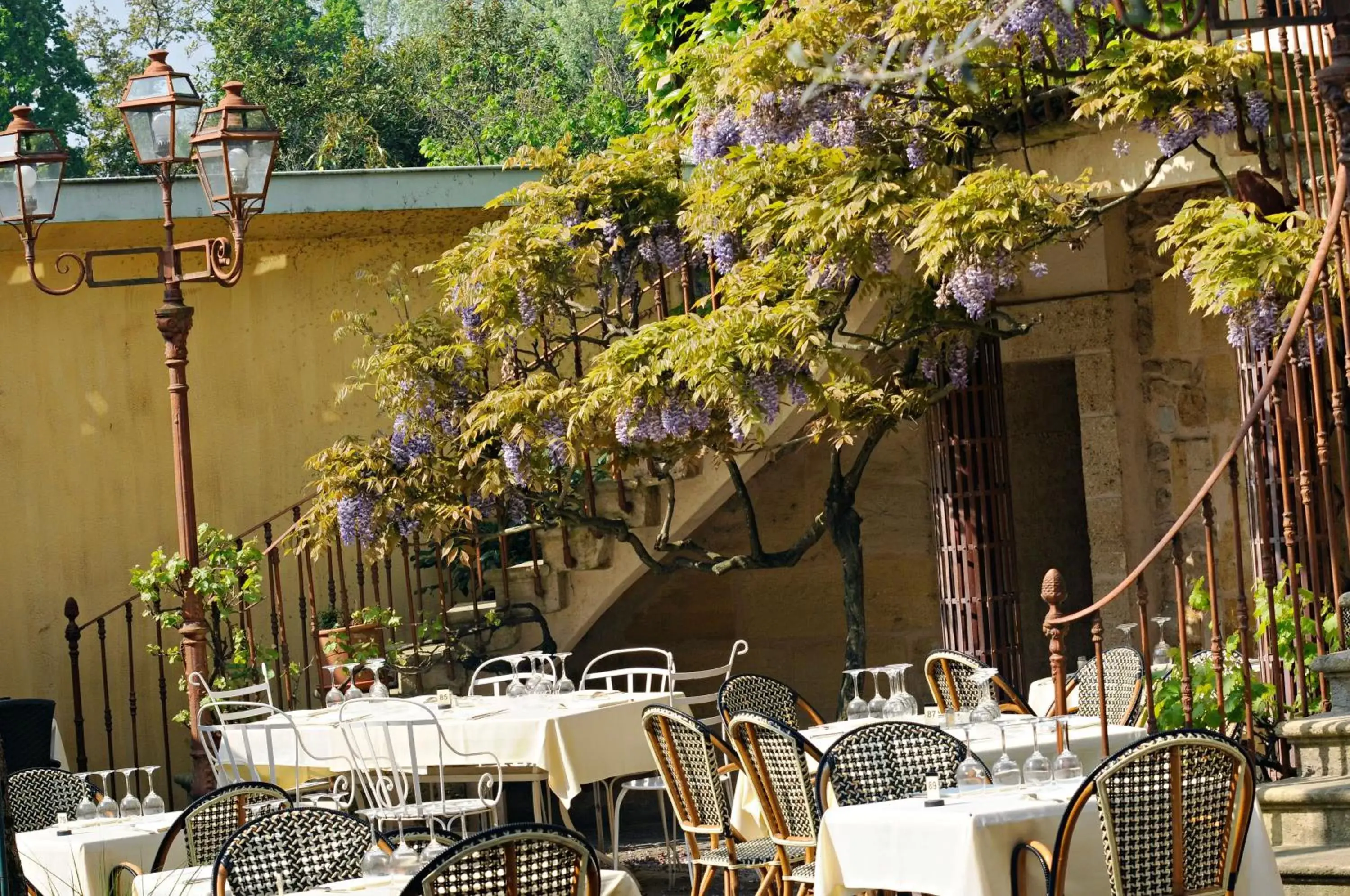 Facade/entrance, Restaurant/Places to Eat in Noemys Gradignan - ex Cit'Hotel Le Chalet Lyrique