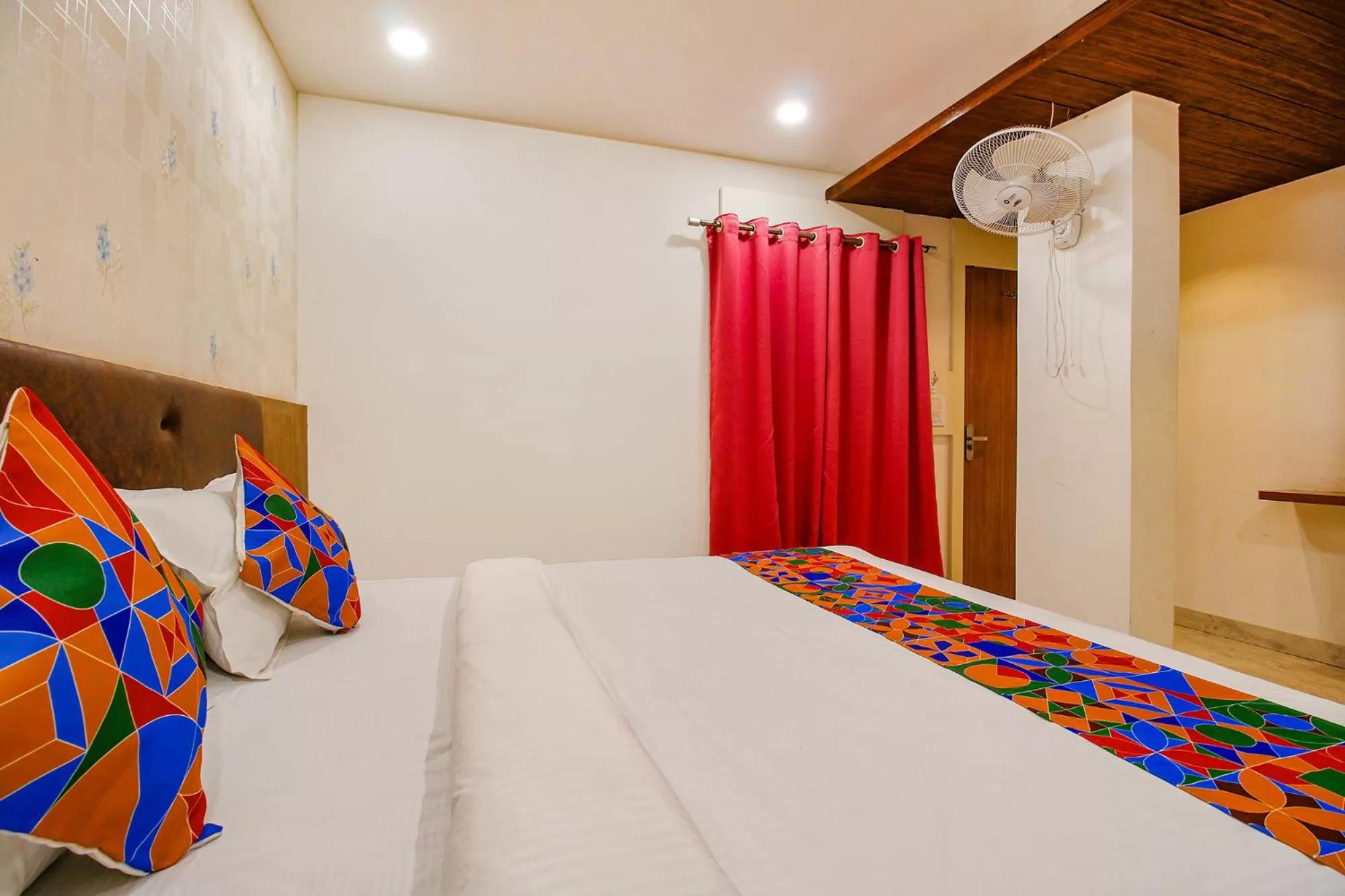 Photo of the whole room, Bed in FabHotel Silkroute Palace