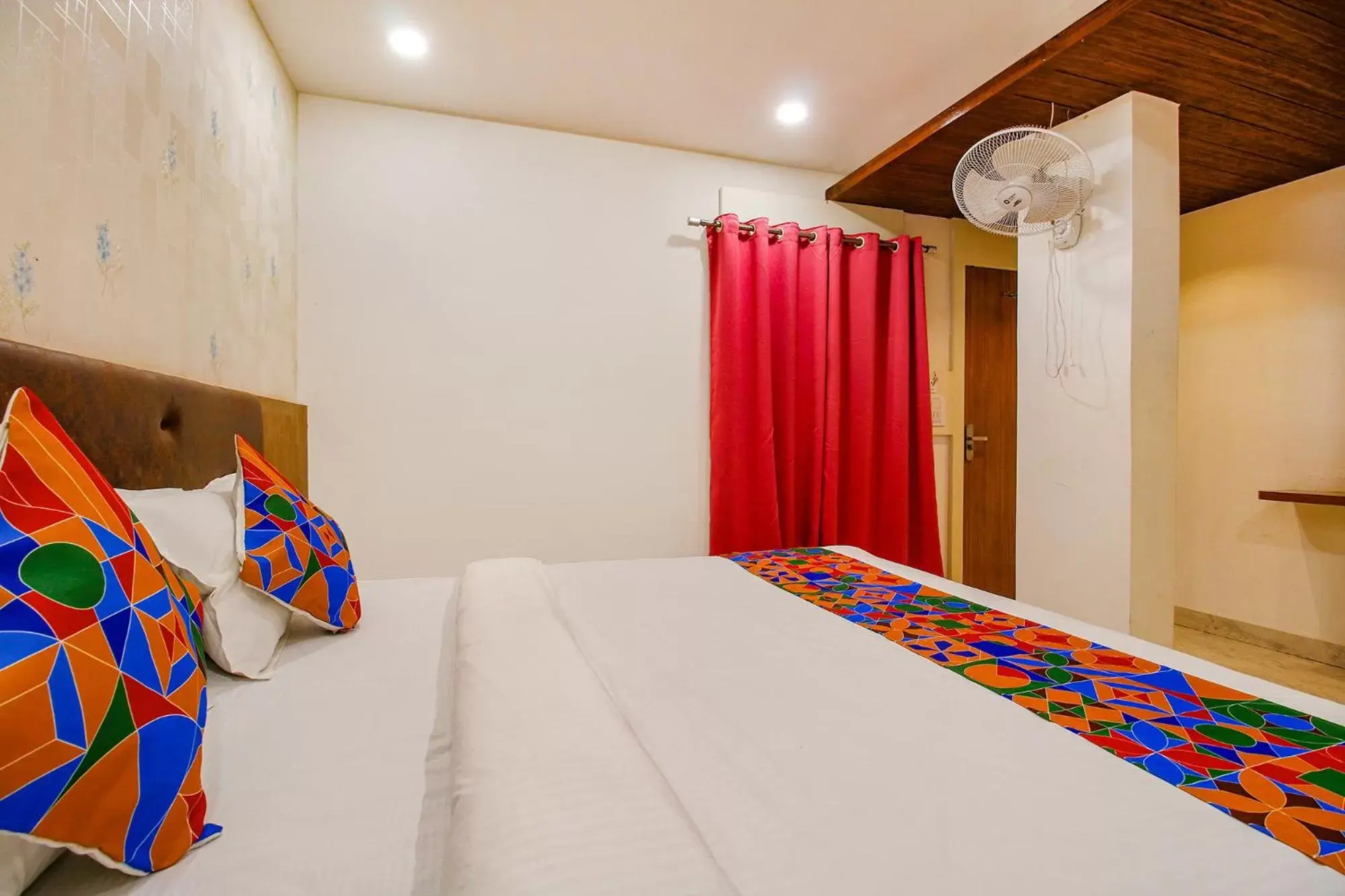 Photo of the whole room, Bed in FabHotel Silkroute Palace Photo of the whole room, Bed in FabHotel Silkroute Palace