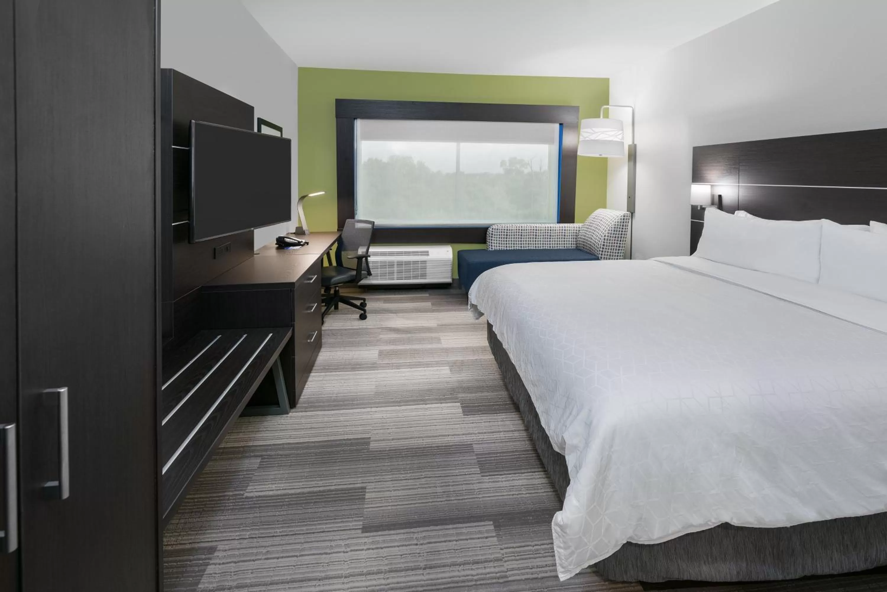 Photo of the whole room, Bed in Holiday Inn Express & Suites Bryan - College Station by IHG