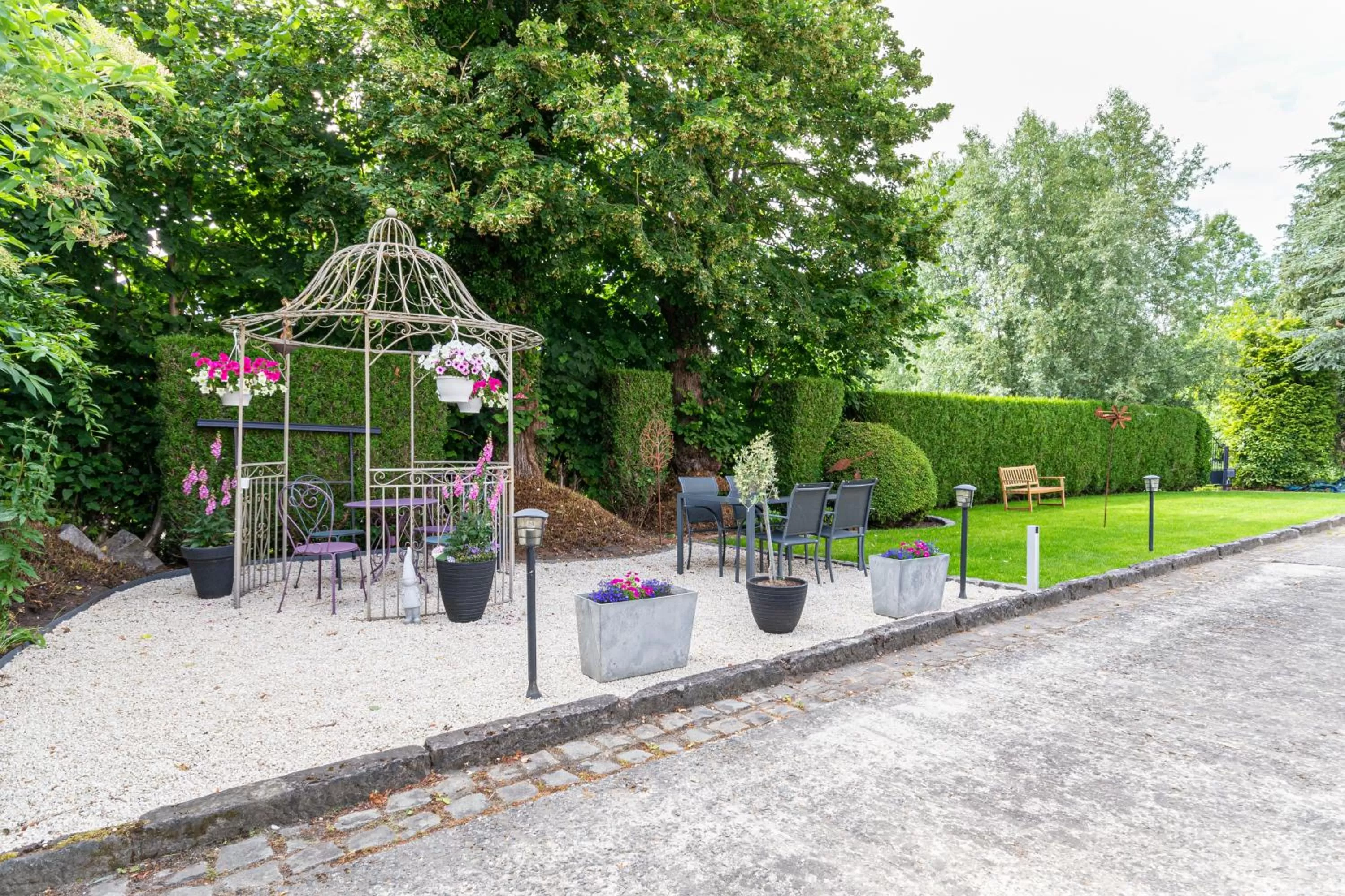 Patio in Au Petit Dragon