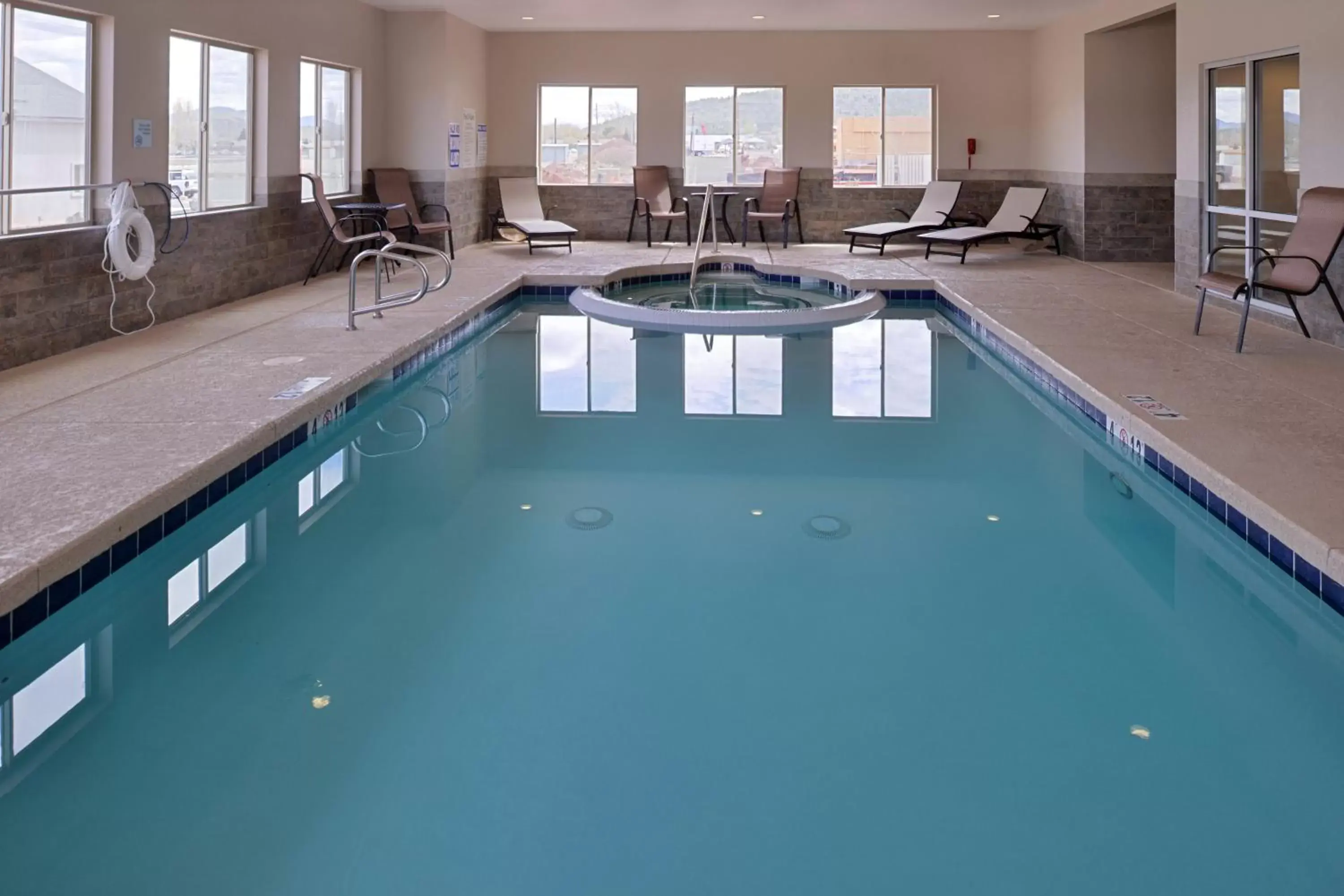 Swimming pool in Holiday Inn Express & Suites Williams by IHG Swimming pool in Holiday Inn Express & Suites Williams by IHG