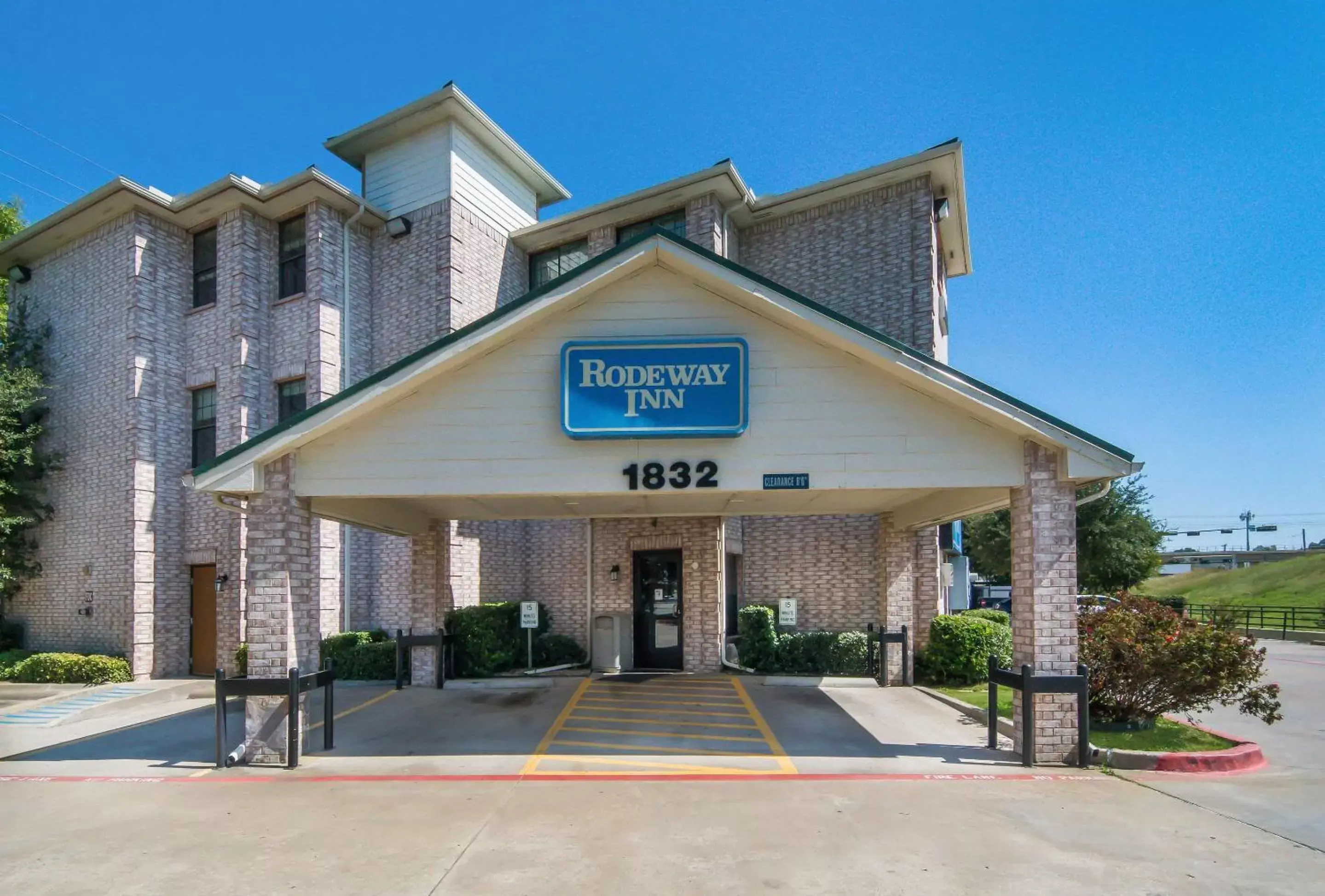 Property building in Rodeway Inn Carrollton I-35E