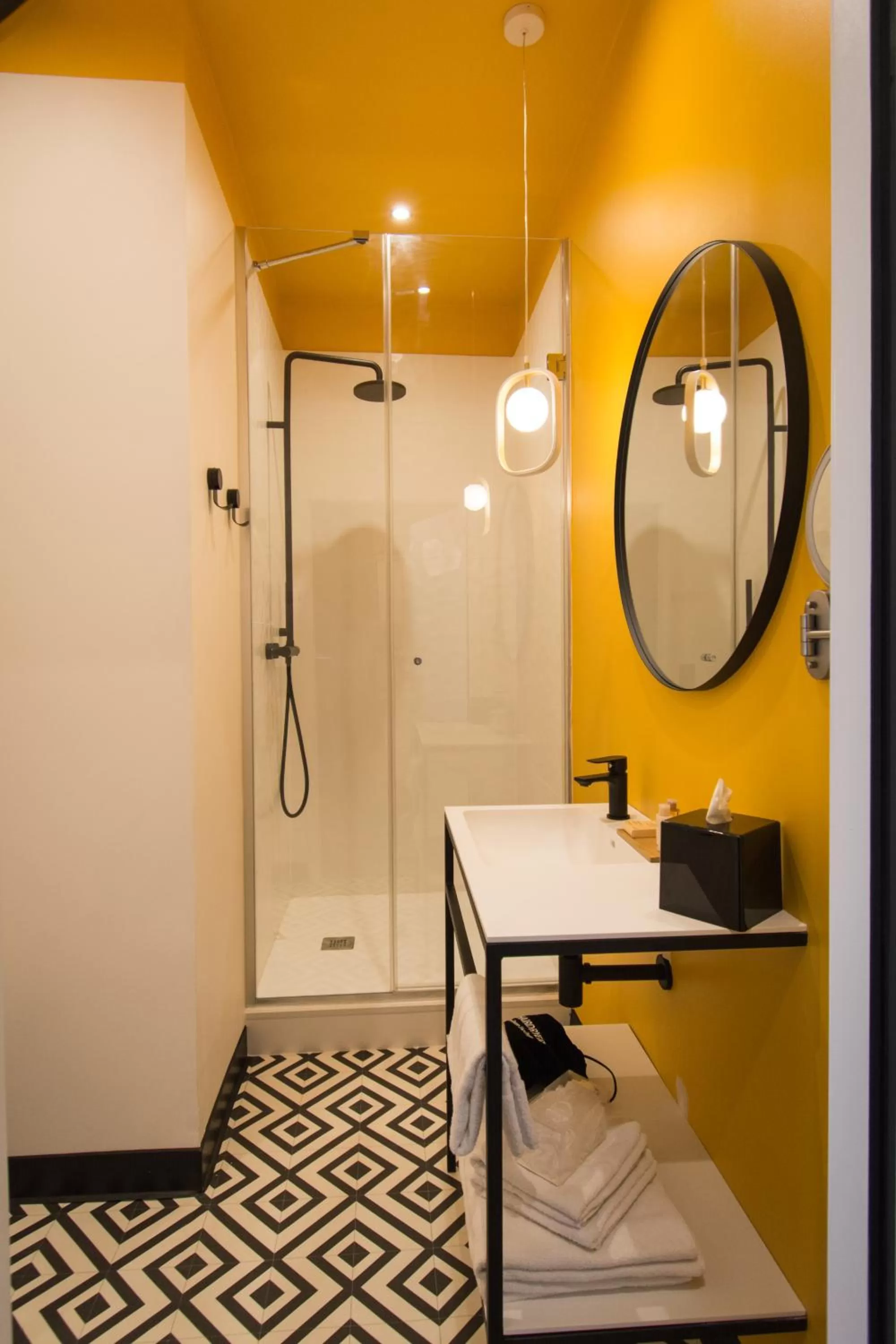 Bathroom in L' Hôtel & Spa Ribeauville- Haut-Koenigsbourg