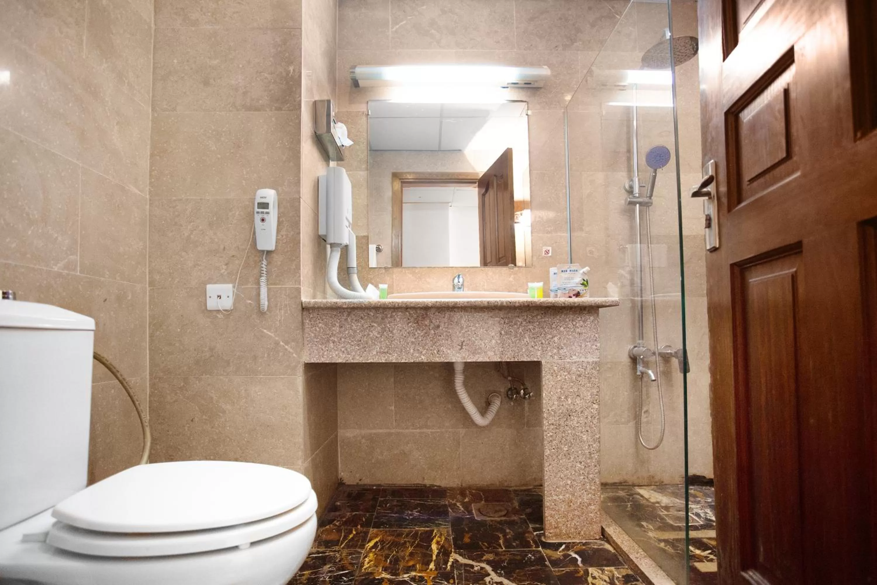 Shower in Grand Hotel Madaba