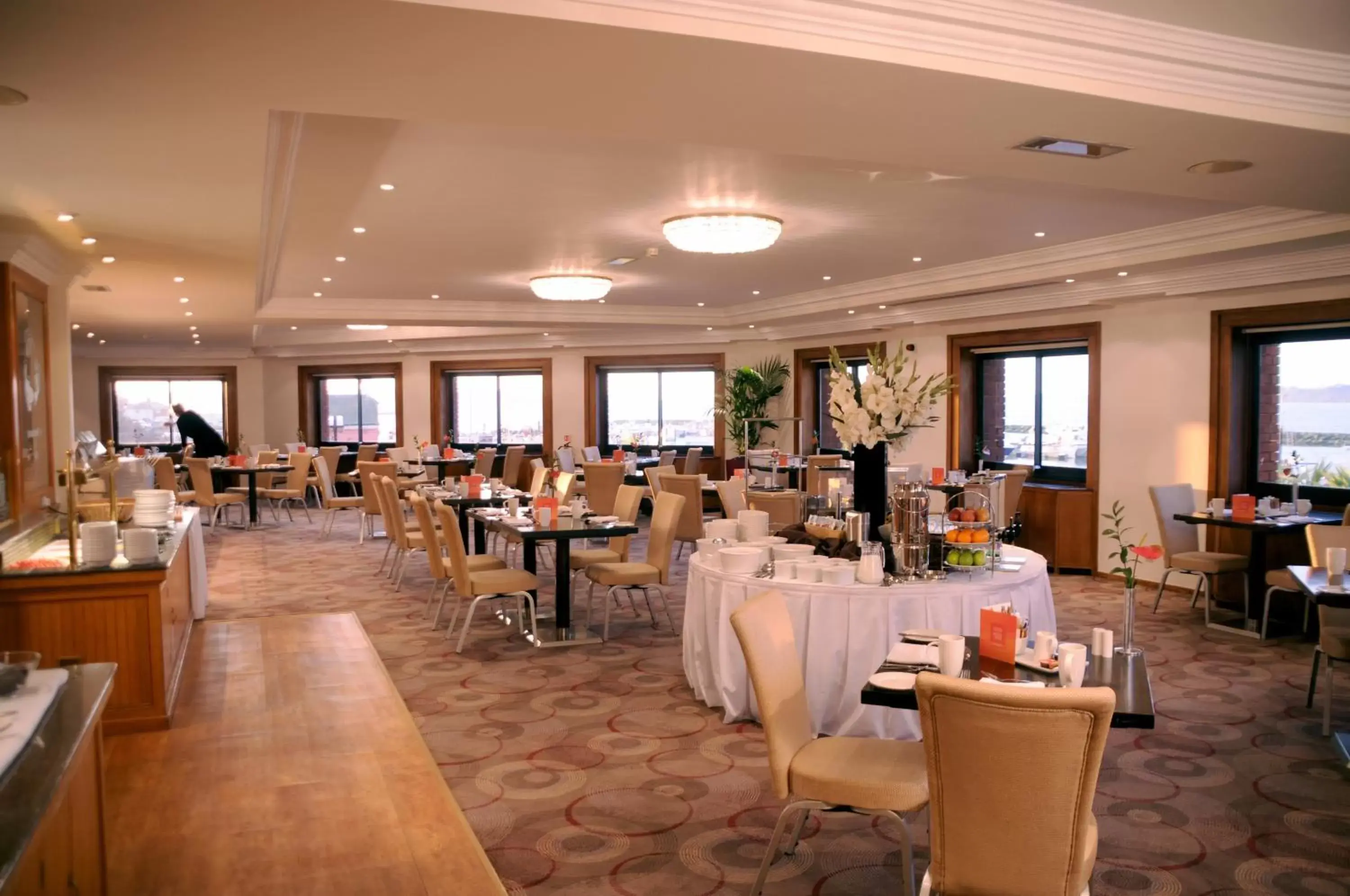 Restaurant/Places to Eat in Poole Quay Hotel