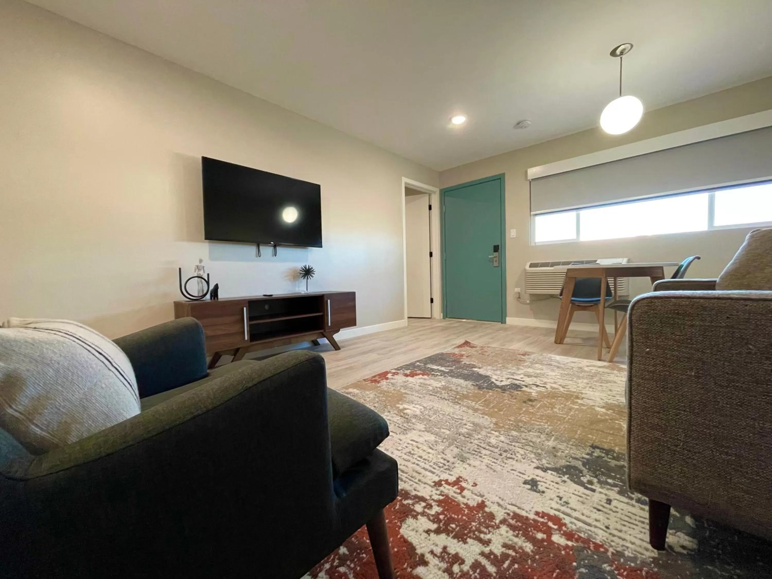 Living room in Arizona Sunset Inn & Suites