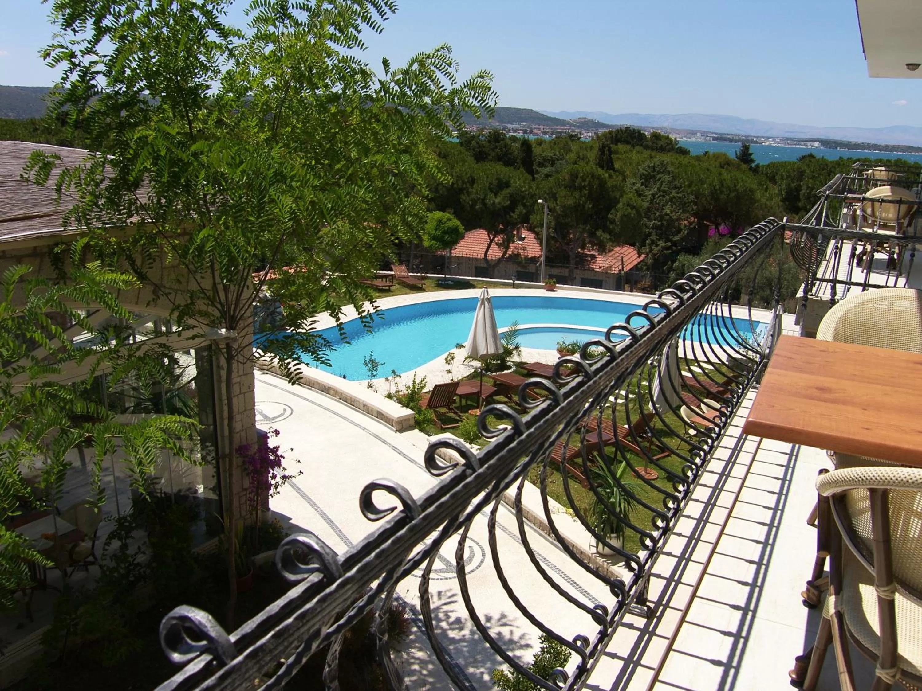 Balcony/Terrace, Pool View in Dolina Hotel