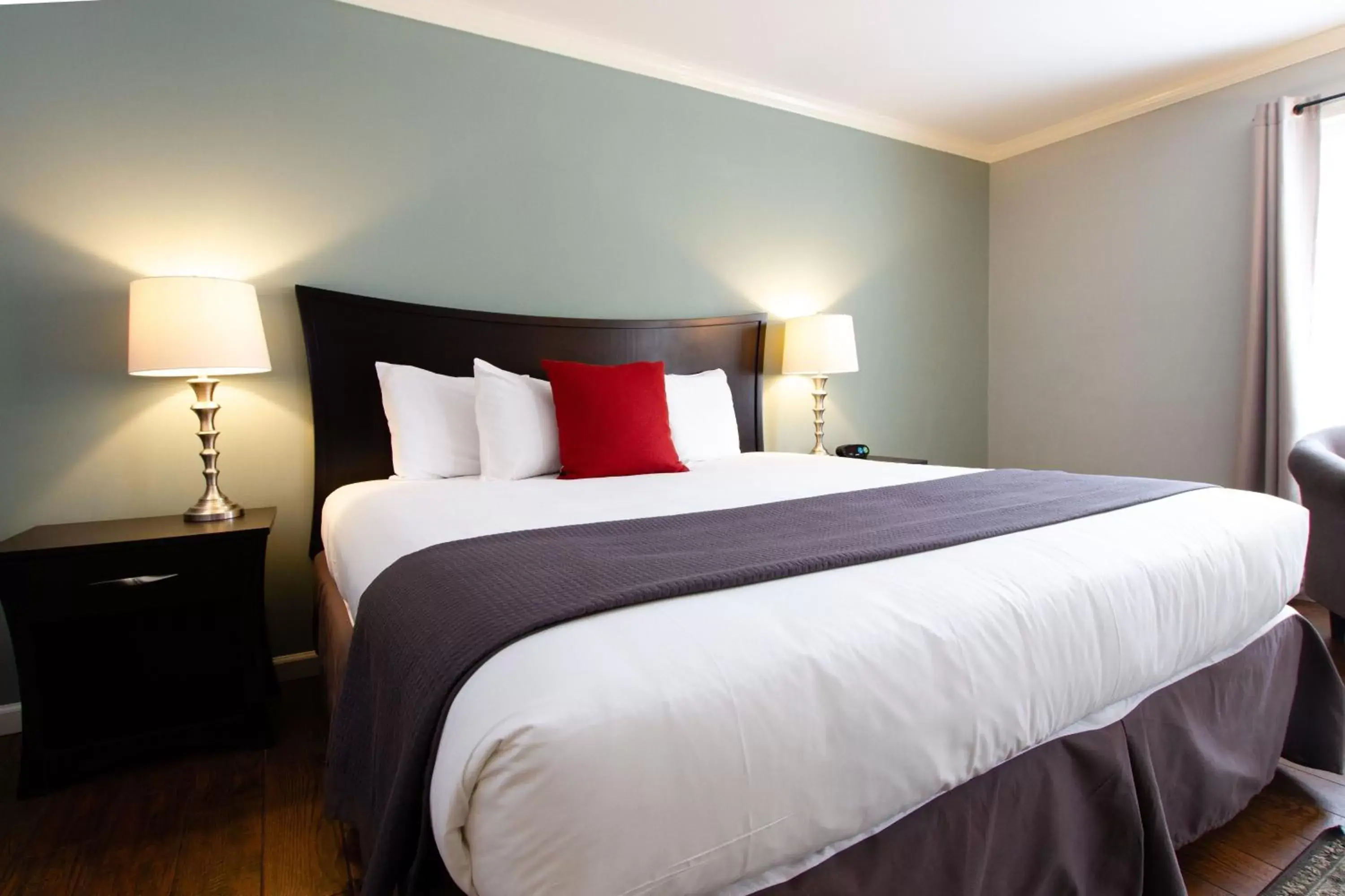 Bed in The Dahlonega Square Hotel & Villas