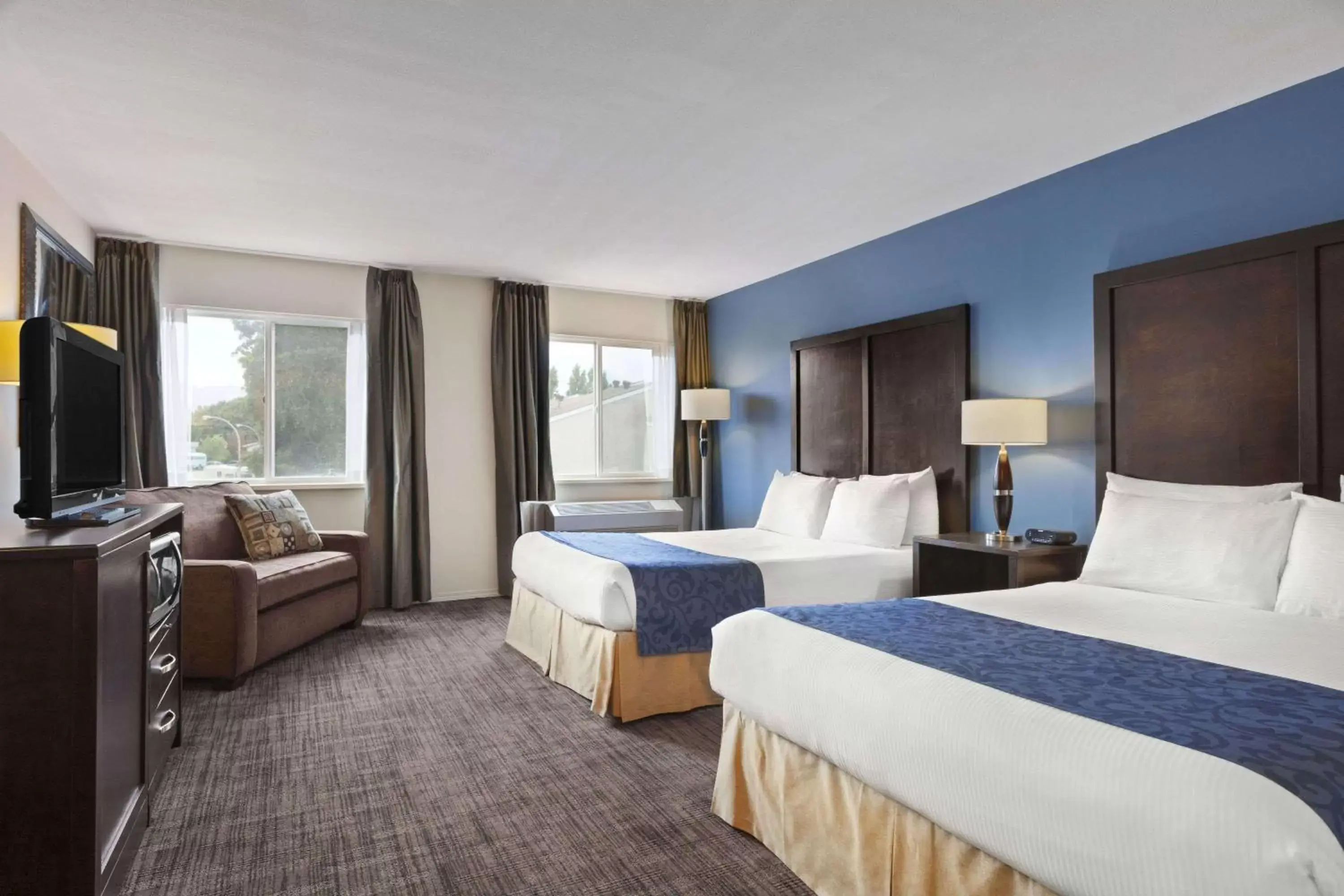 Photo of the whole room in Days Inn by Wyndham Kelowna