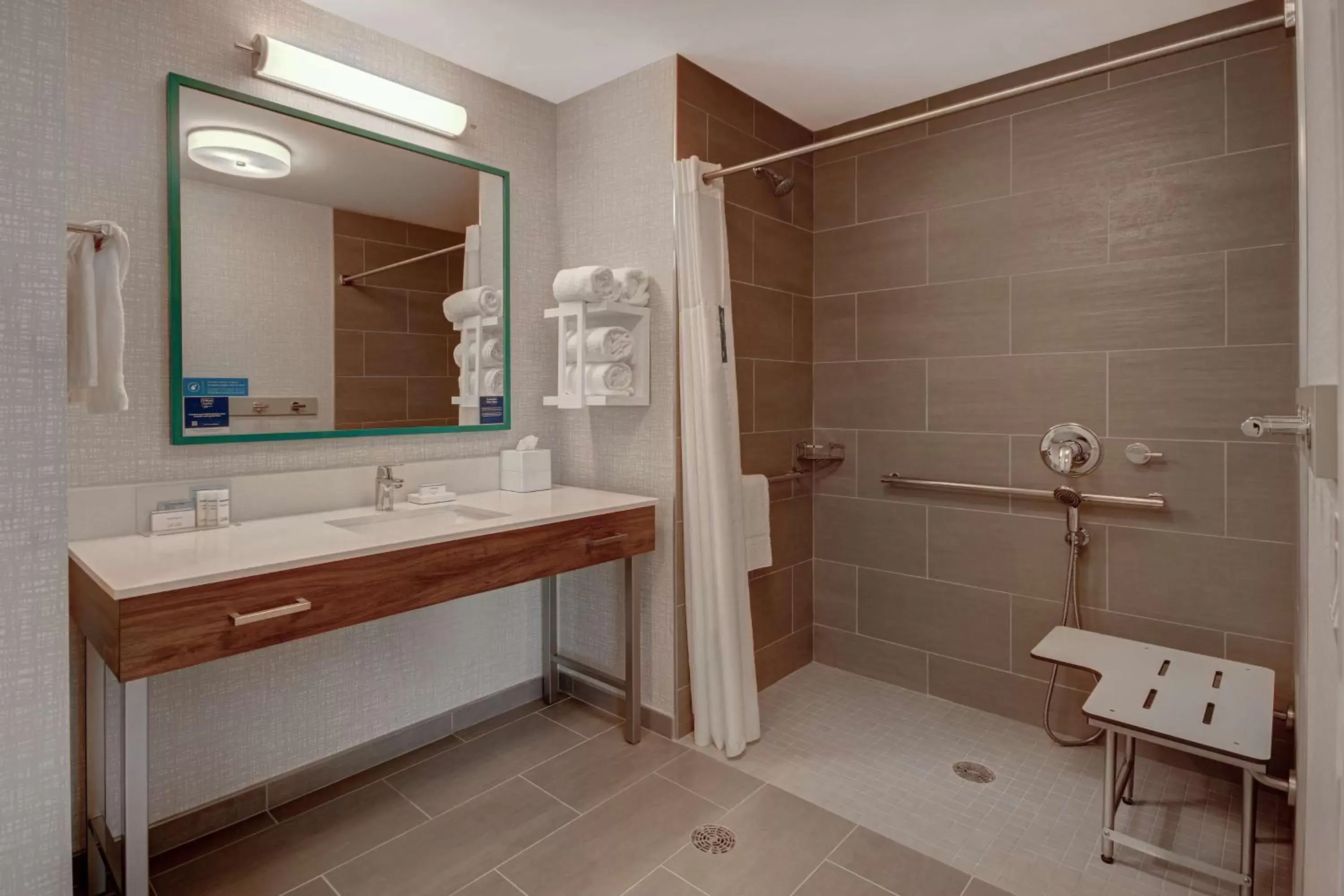 Bathroom in Hampton Inn & Suites Sunnyvale-Silicon Valley, Ca Bathroom in Hampton Inn & Suites Sunnyvale-Silicon Valley, Ca