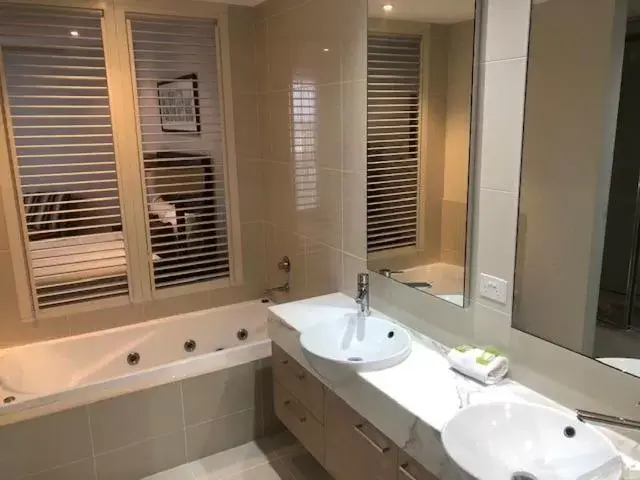 Bathroom in Grand Mercure Allegra Hervey Bay